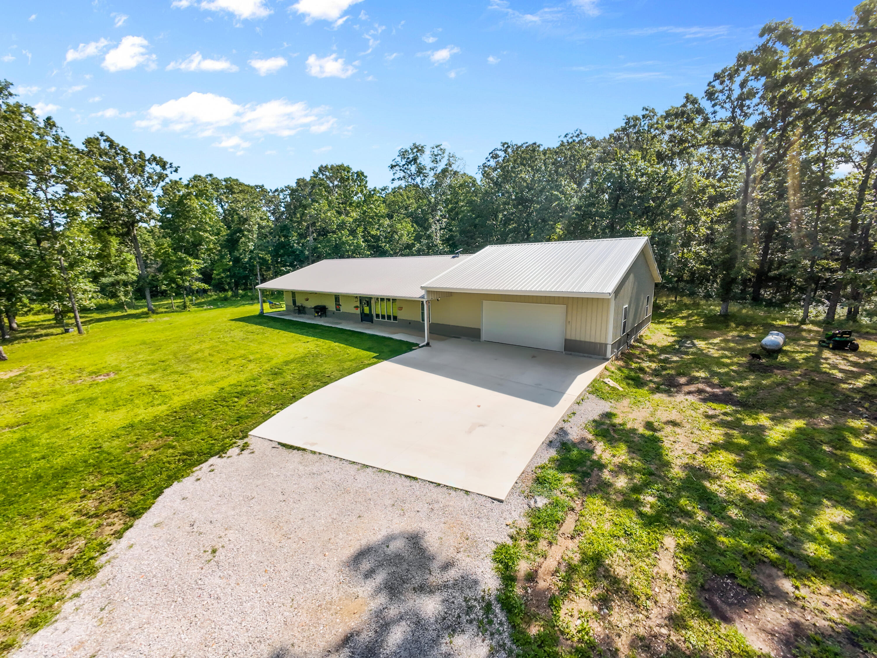 Photo of 2335 E 485th Road Halfway MO 65663