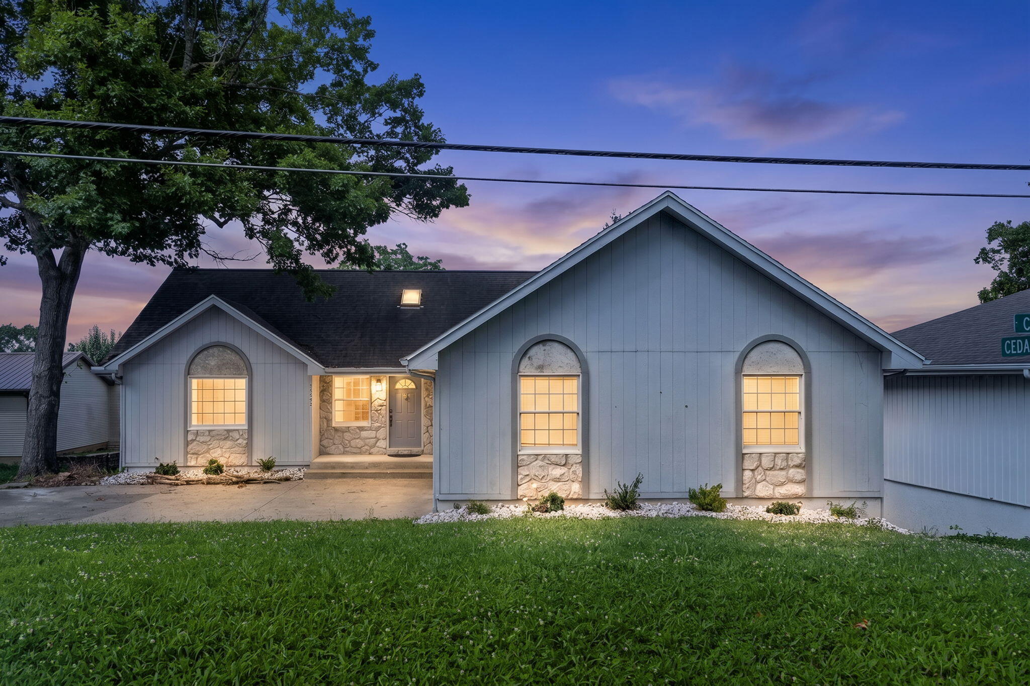 Photo of 21222 County Road 295 Hermitage MO 65668