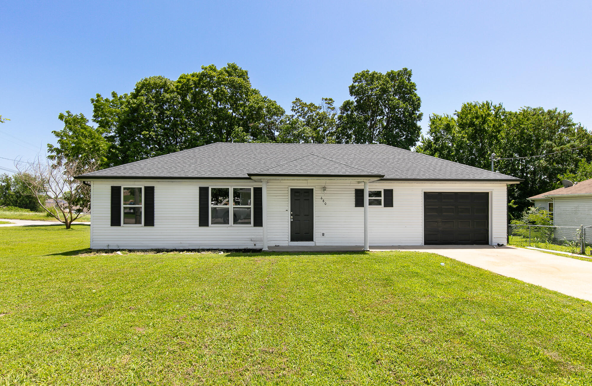 Photo of 680 N Holt Avenue Bolivar MO 65613