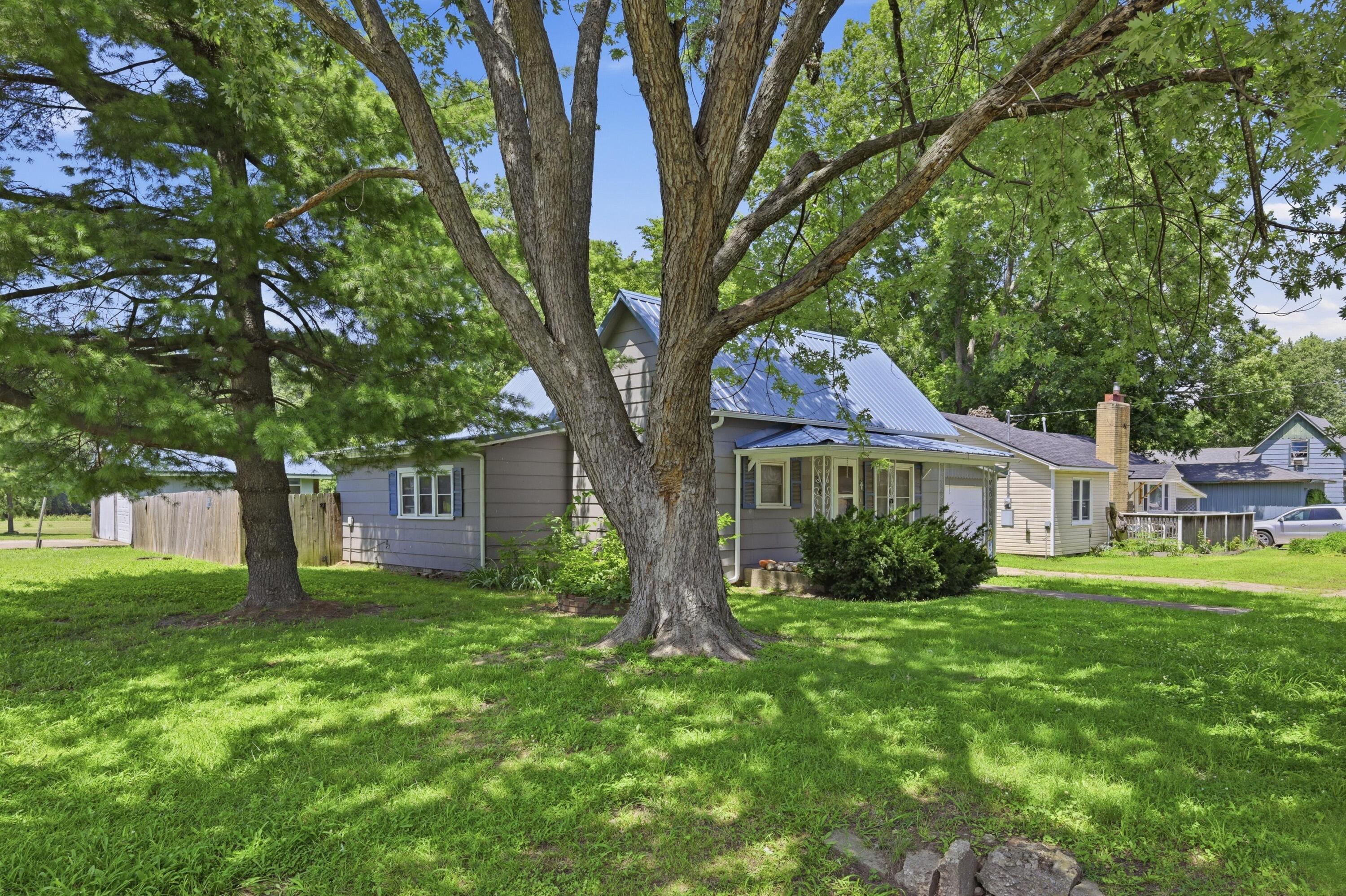 Photo of 303 Peoria Street Seneca MO 64865
