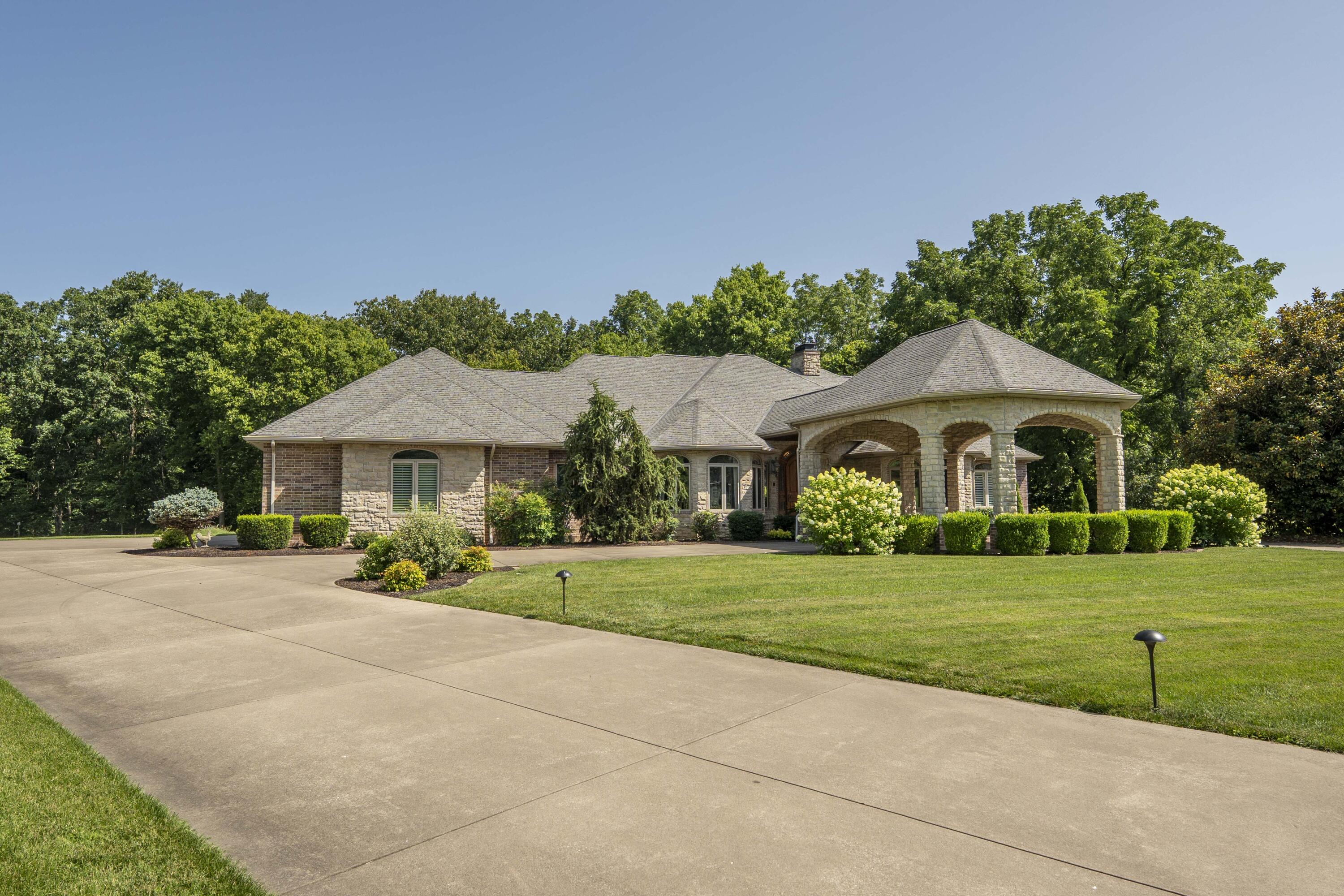 Photo of 410 S Oaks Drive Springfield MO 65809