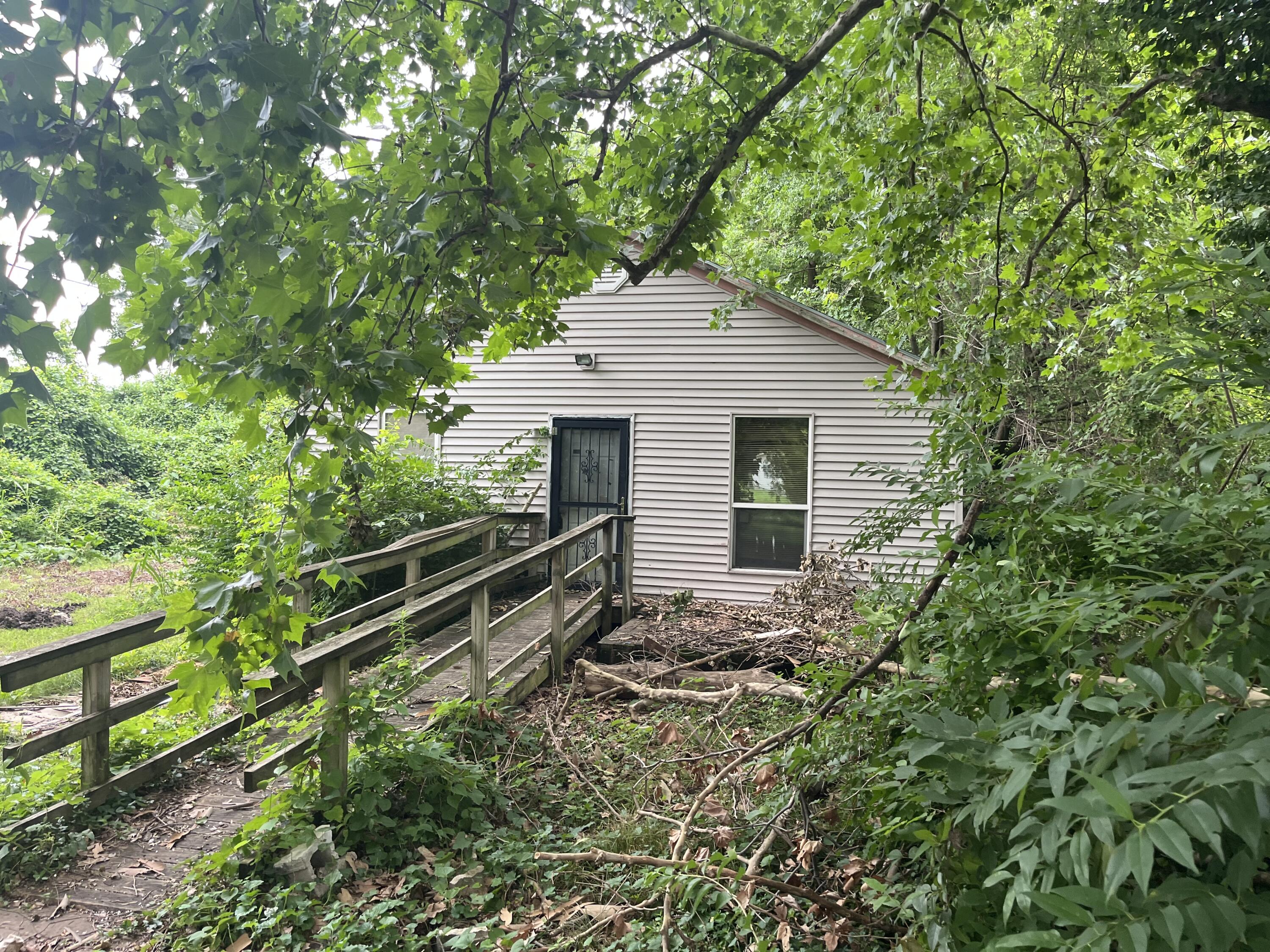 Photo of 2233 E Blaine Street Springfield MO 65803