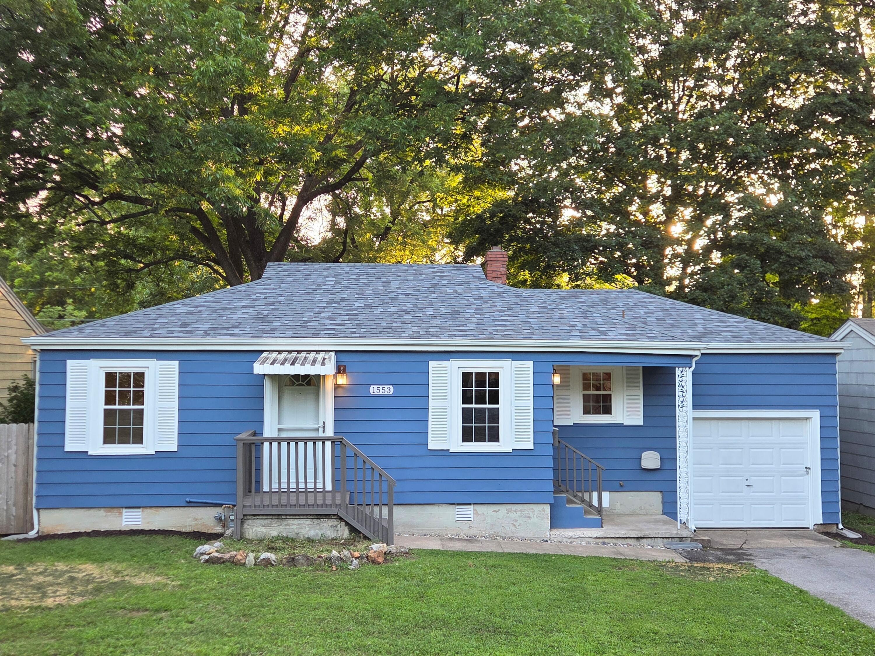 Photo of 1553 S Pickwick Avenue Springfield MO 65804