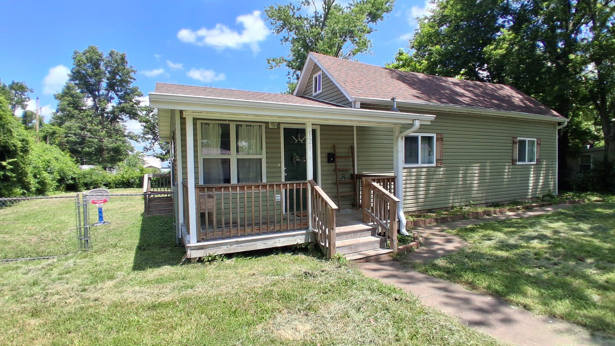 Photo of 129 W Cline Street Aurora MO 65605
