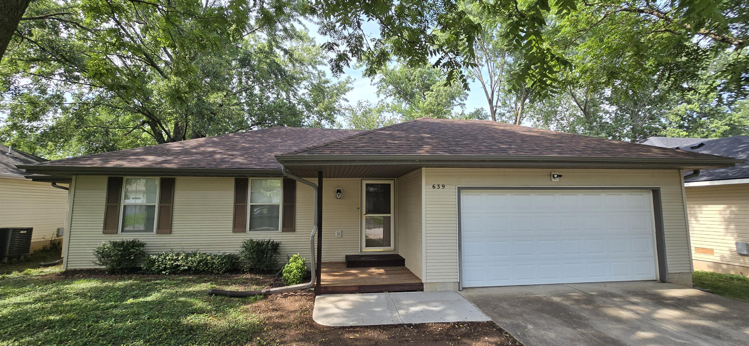 Photo of 639 E Livingston Street Springfield MO 65803