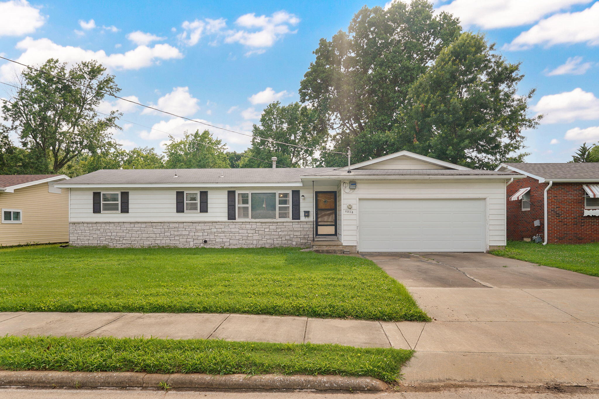 Photo of 1215 S Airwood Drive Springfield MO 65804