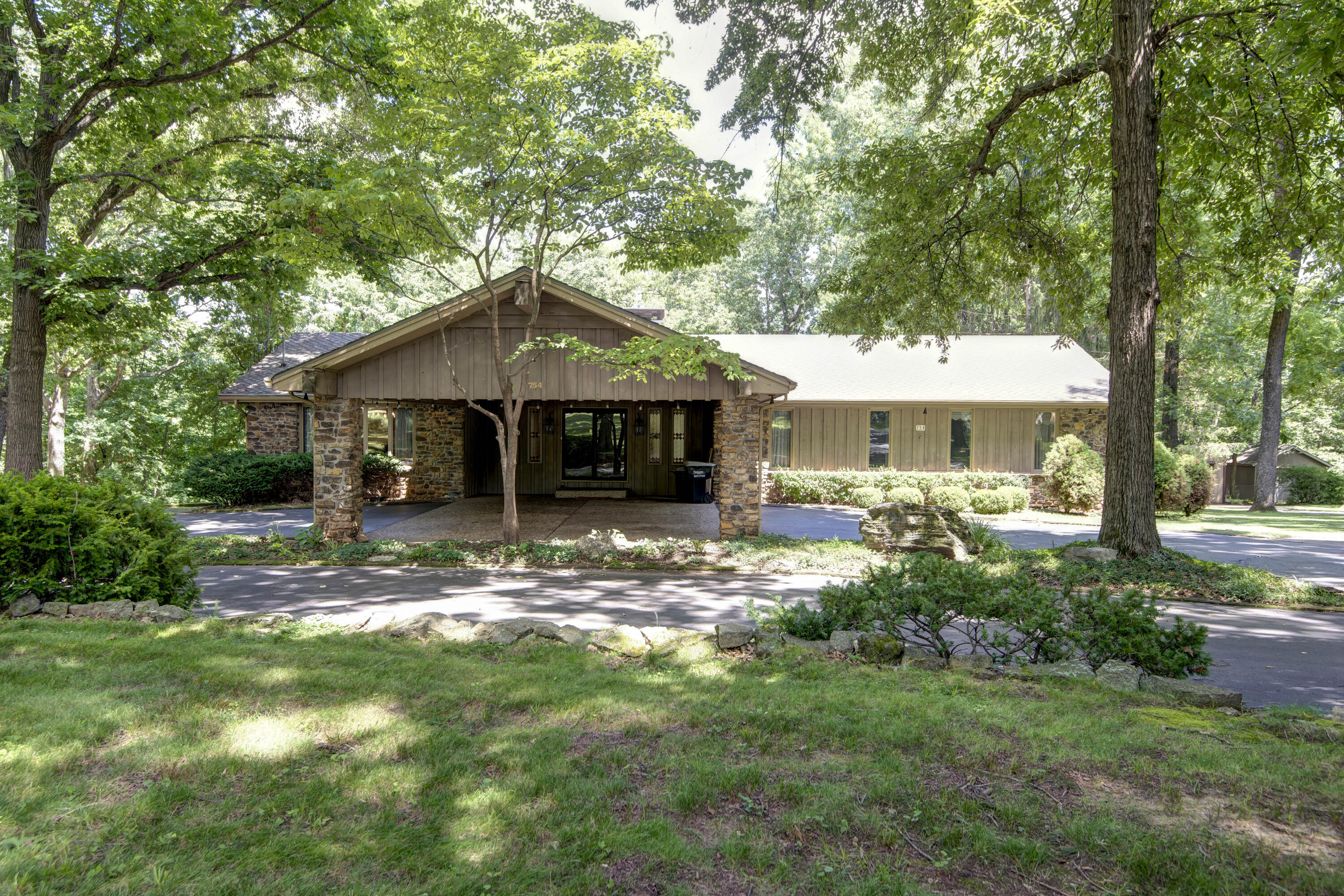 Photo of 754 S Pearson Drive Springfield MO 65809
