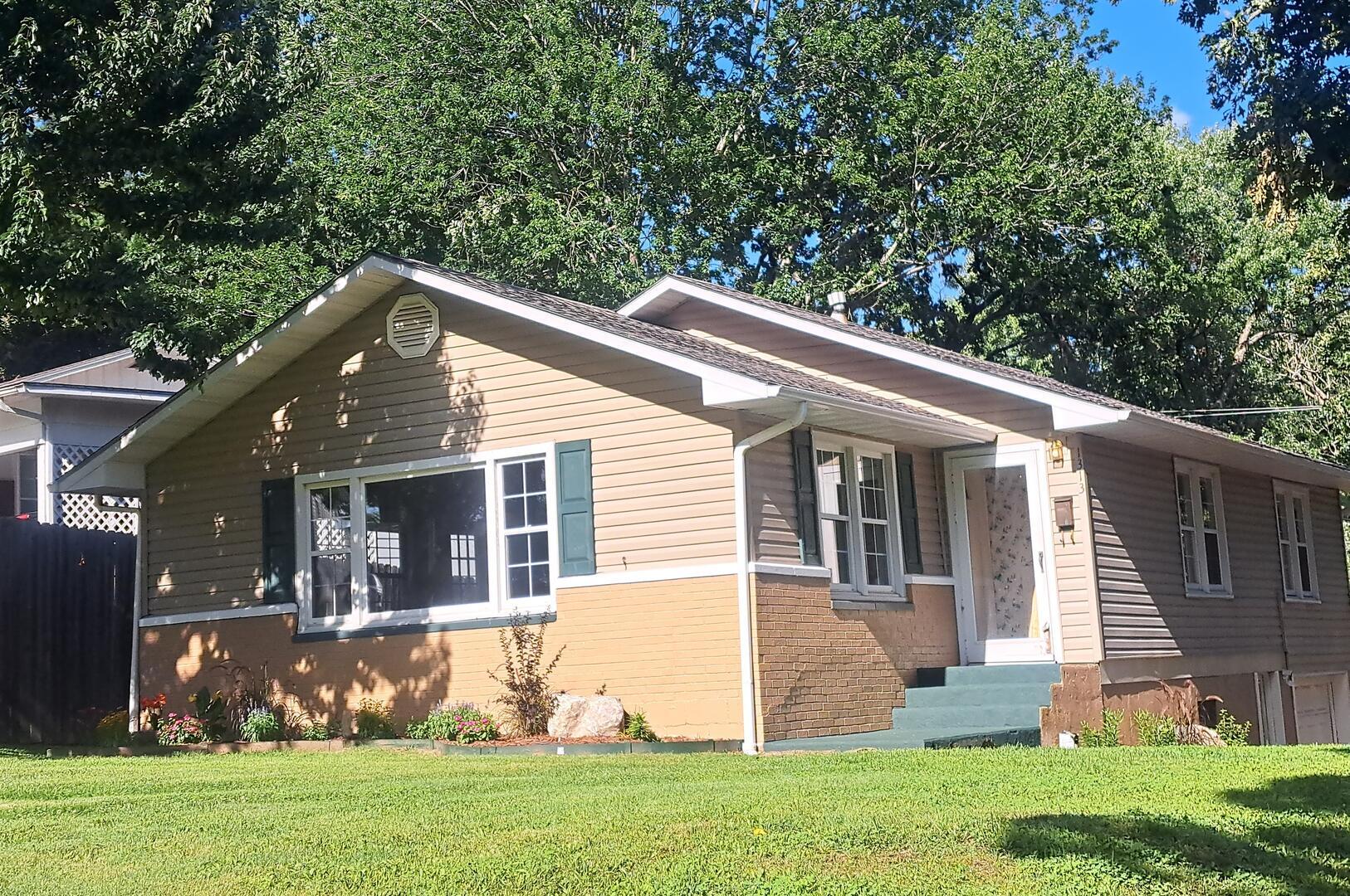 Photo of 1313 Fairmont Drive Neosho MO 64850