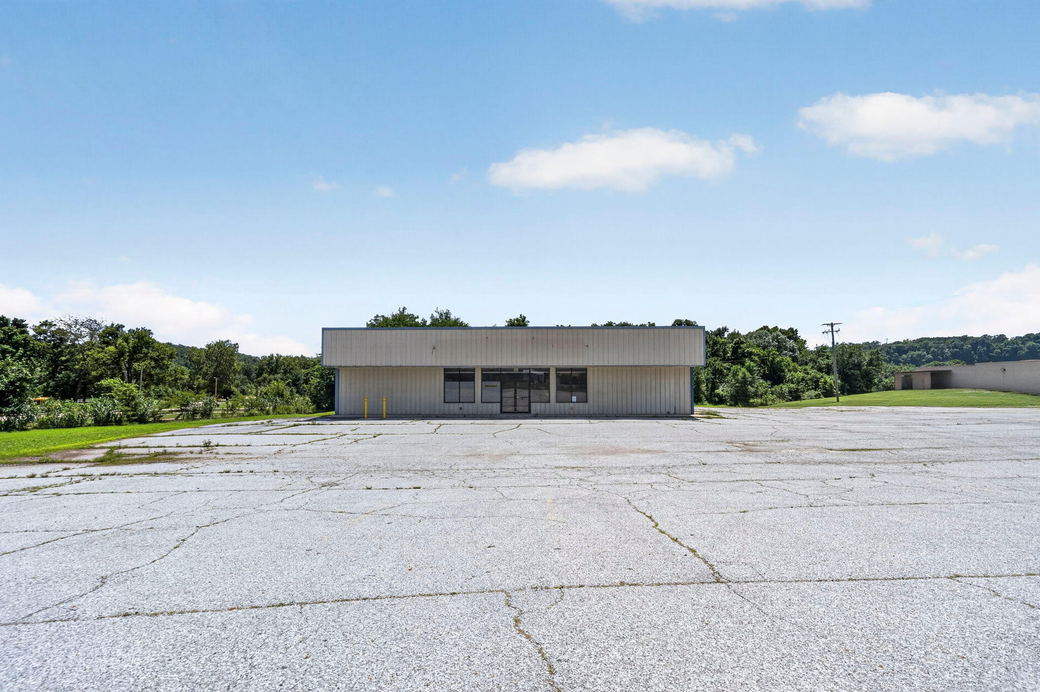 Photo of 520 N Cliffside Drive Noel MO 64854