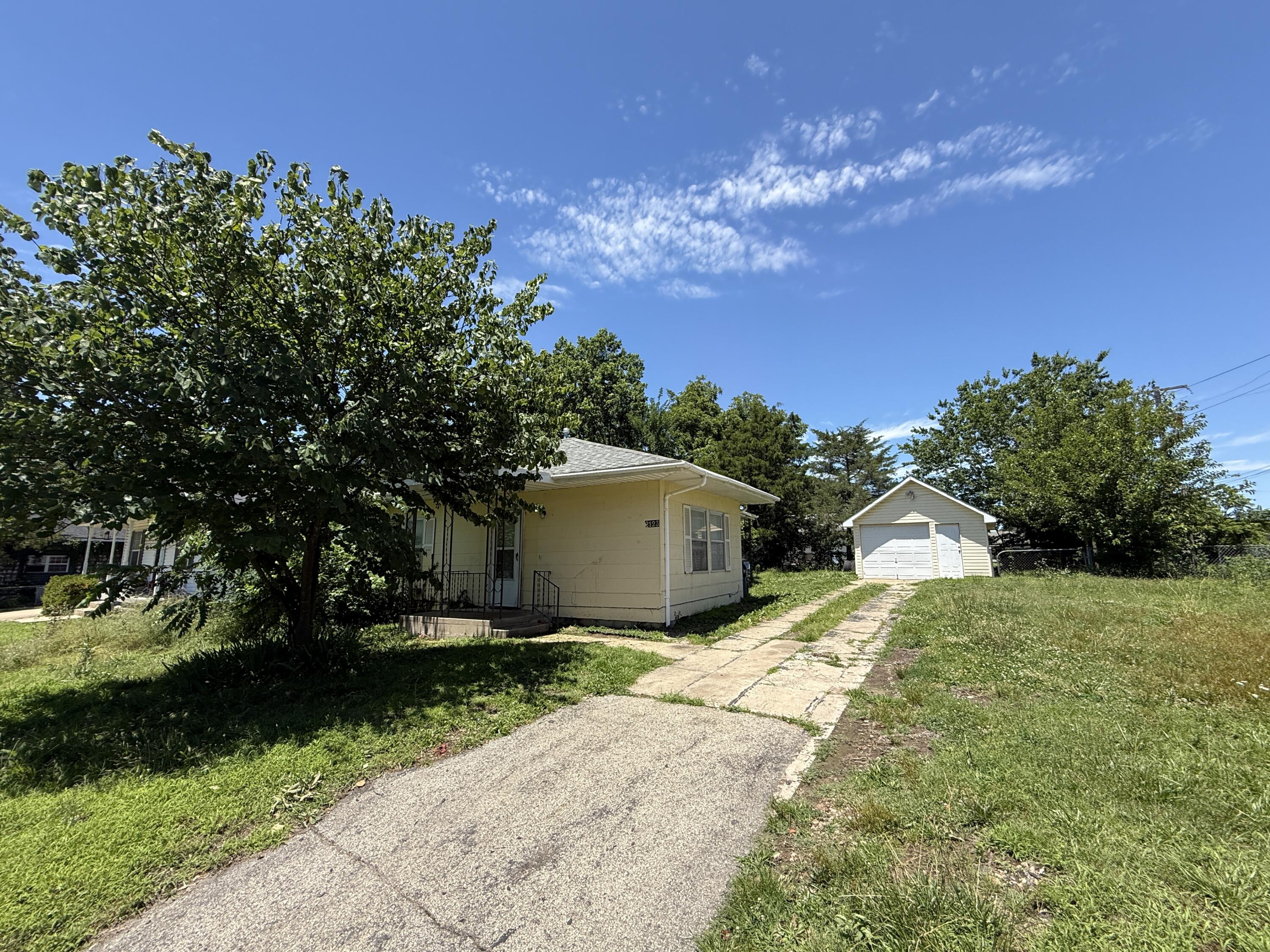 Photo of 2123 Trenton Street Joplin MO 64801