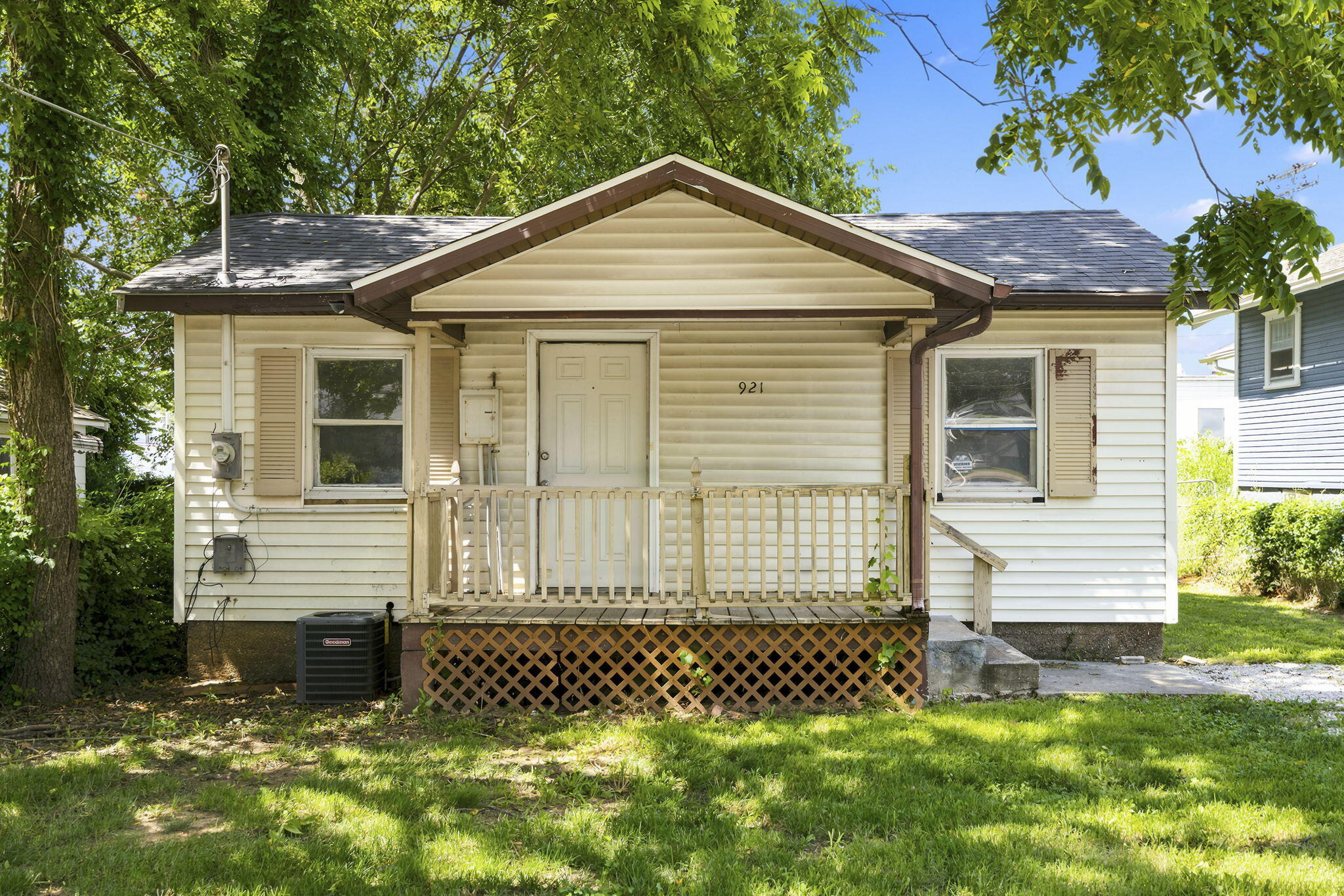 Photo of 921 W Chicago Street Springfield MO 65803