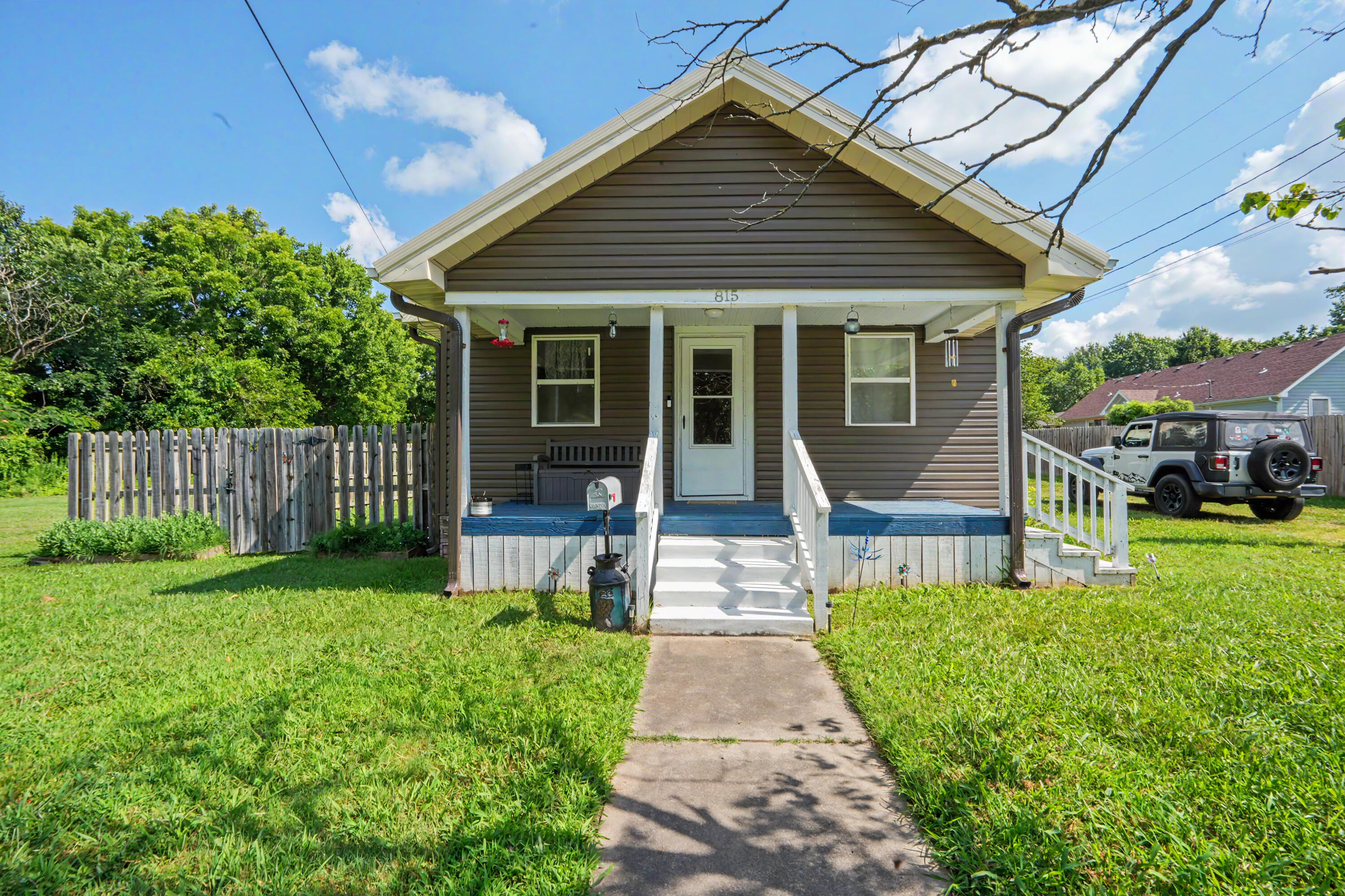 Photo of 815 W Freeman Street Bolivar MO 65613