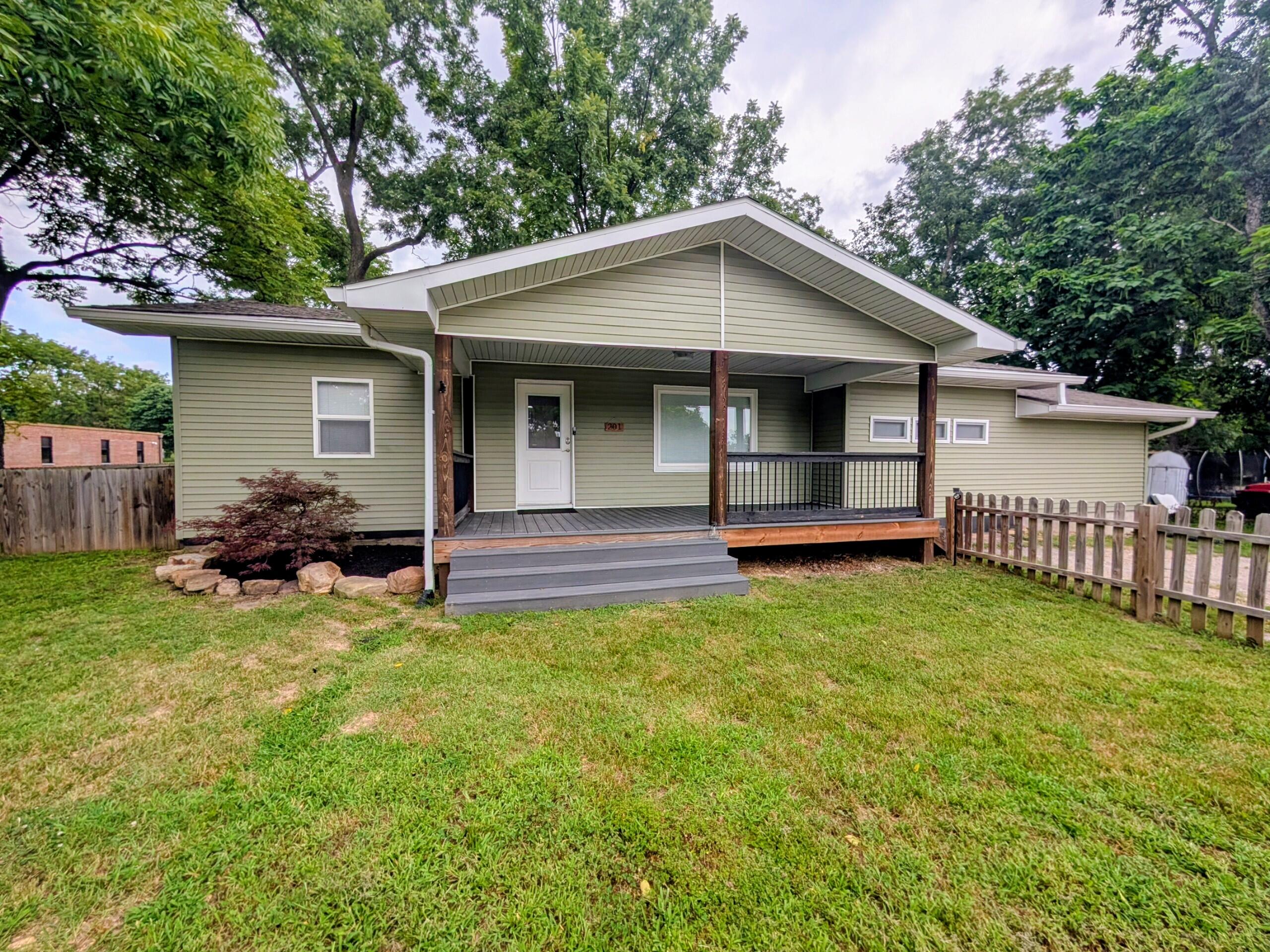 Photo of 201 E Paydon Street West Plains MO 65775