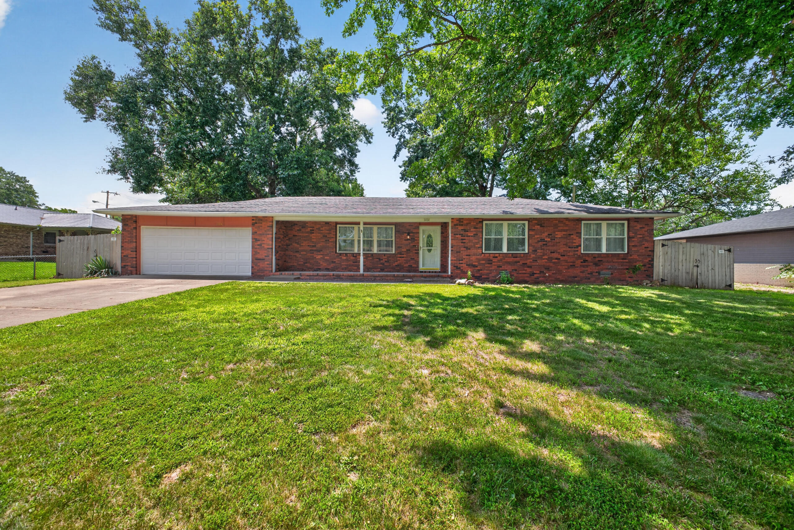 Photo of 1404 E Lindon Street Bolivar MO 65613
