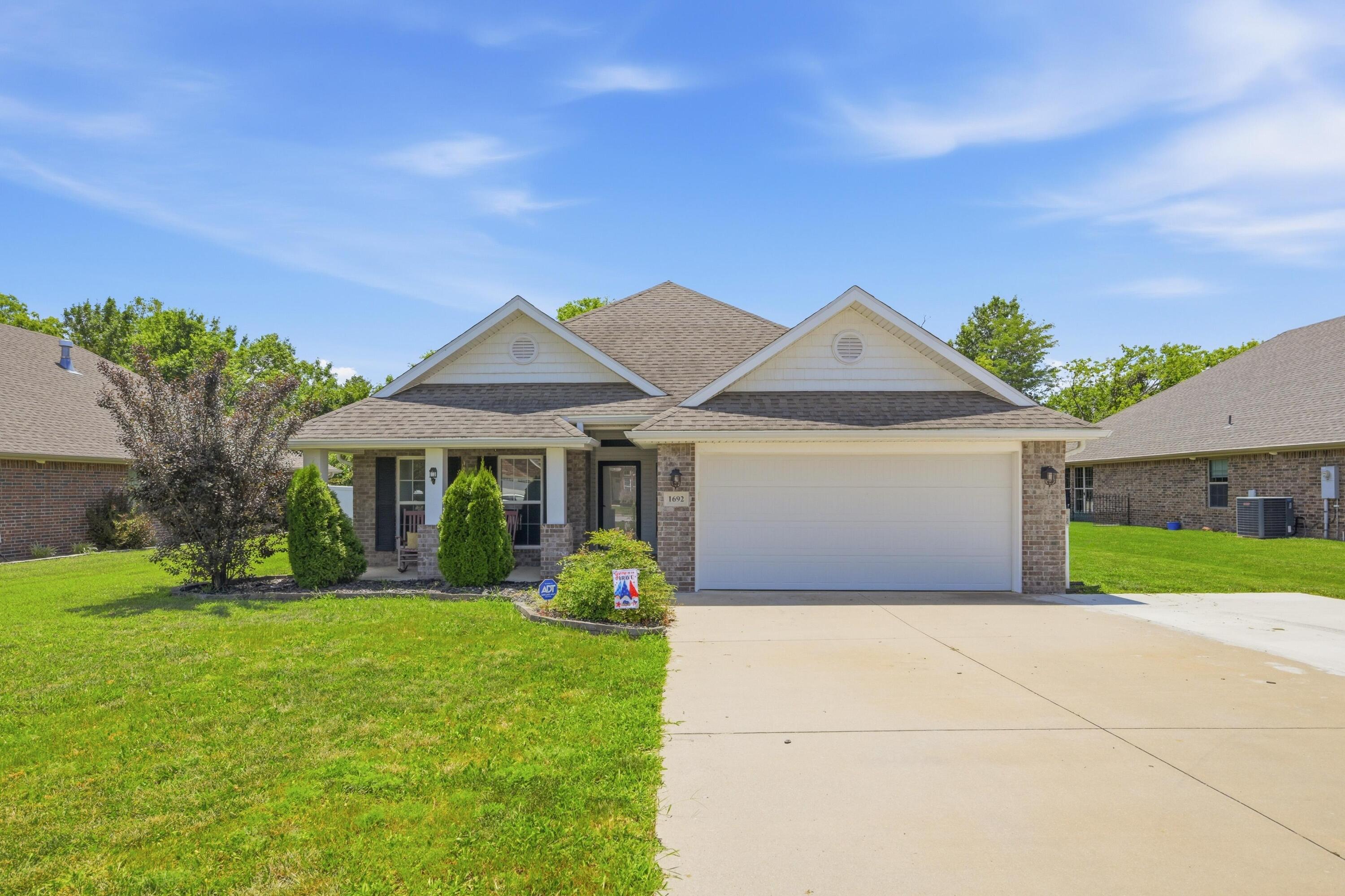 Photo of 1692 Betenbough Way Webb City MO 64870