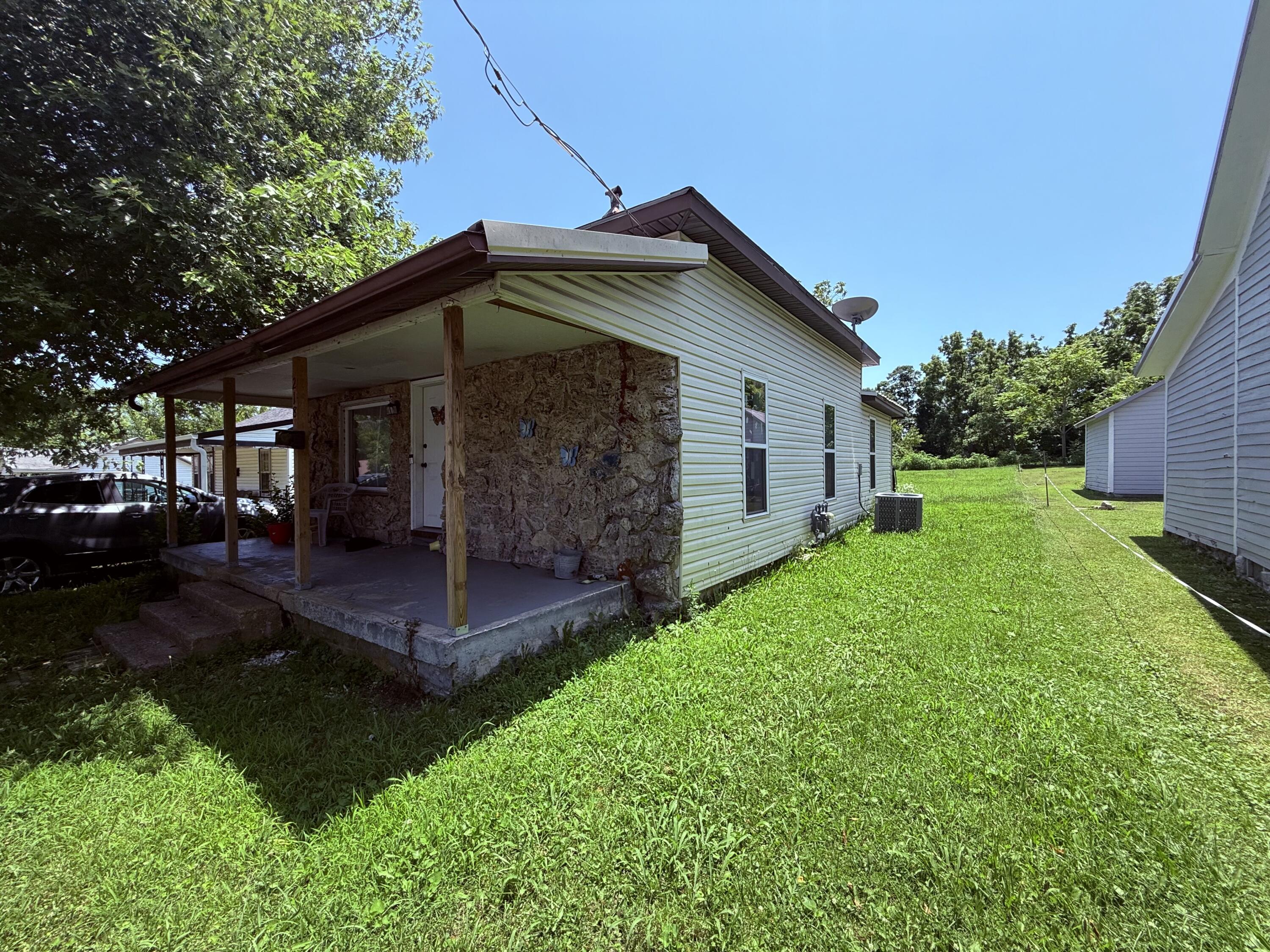 Photo of 218 E South Street Mountain Grove MO 65711