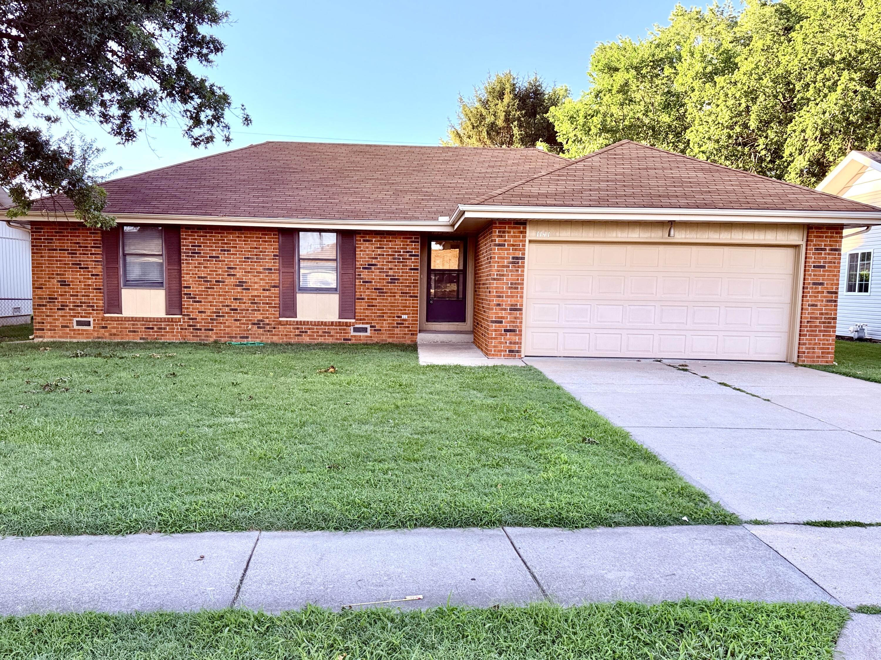 Photo of 1141 E Cambridge Street Springfield MO 65807