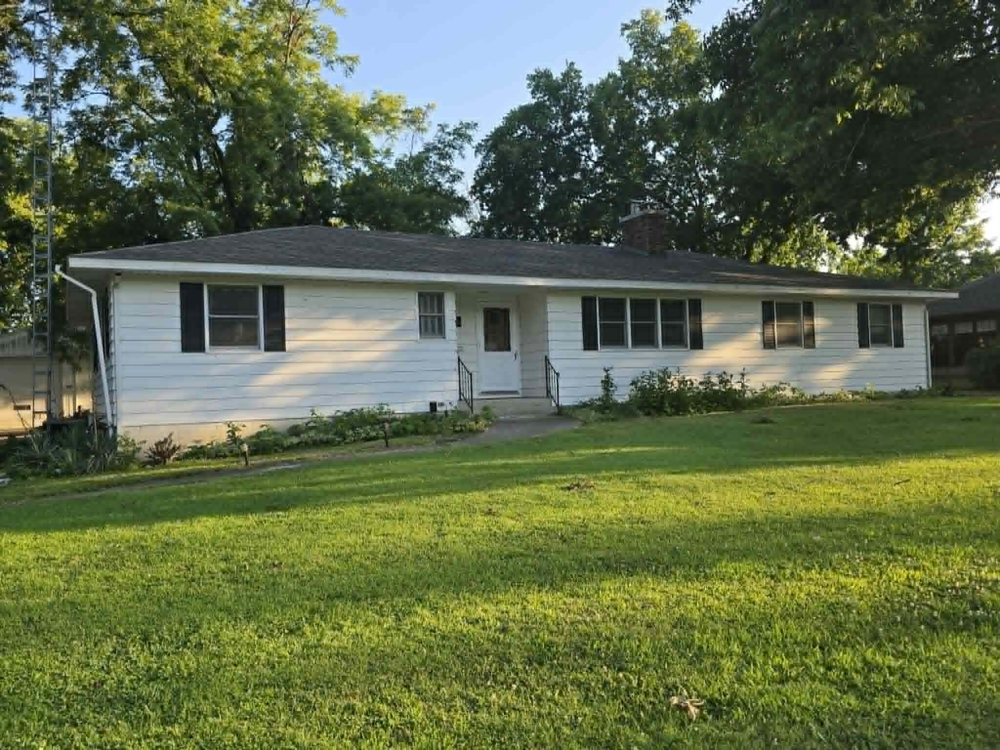 Photo of 208 E Bodine Avenue Clinton MO 64735