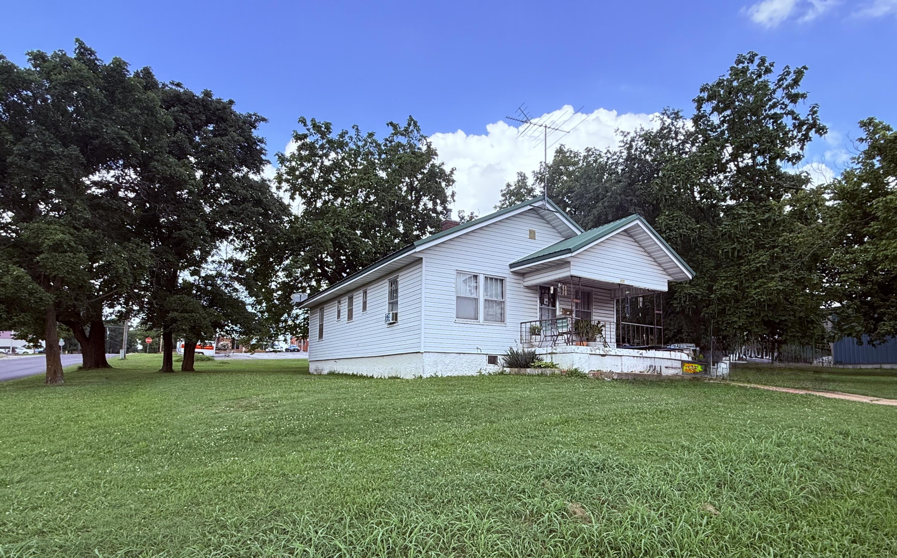 Photo of 209 W 2nd Street Mountain Grove MO 65711