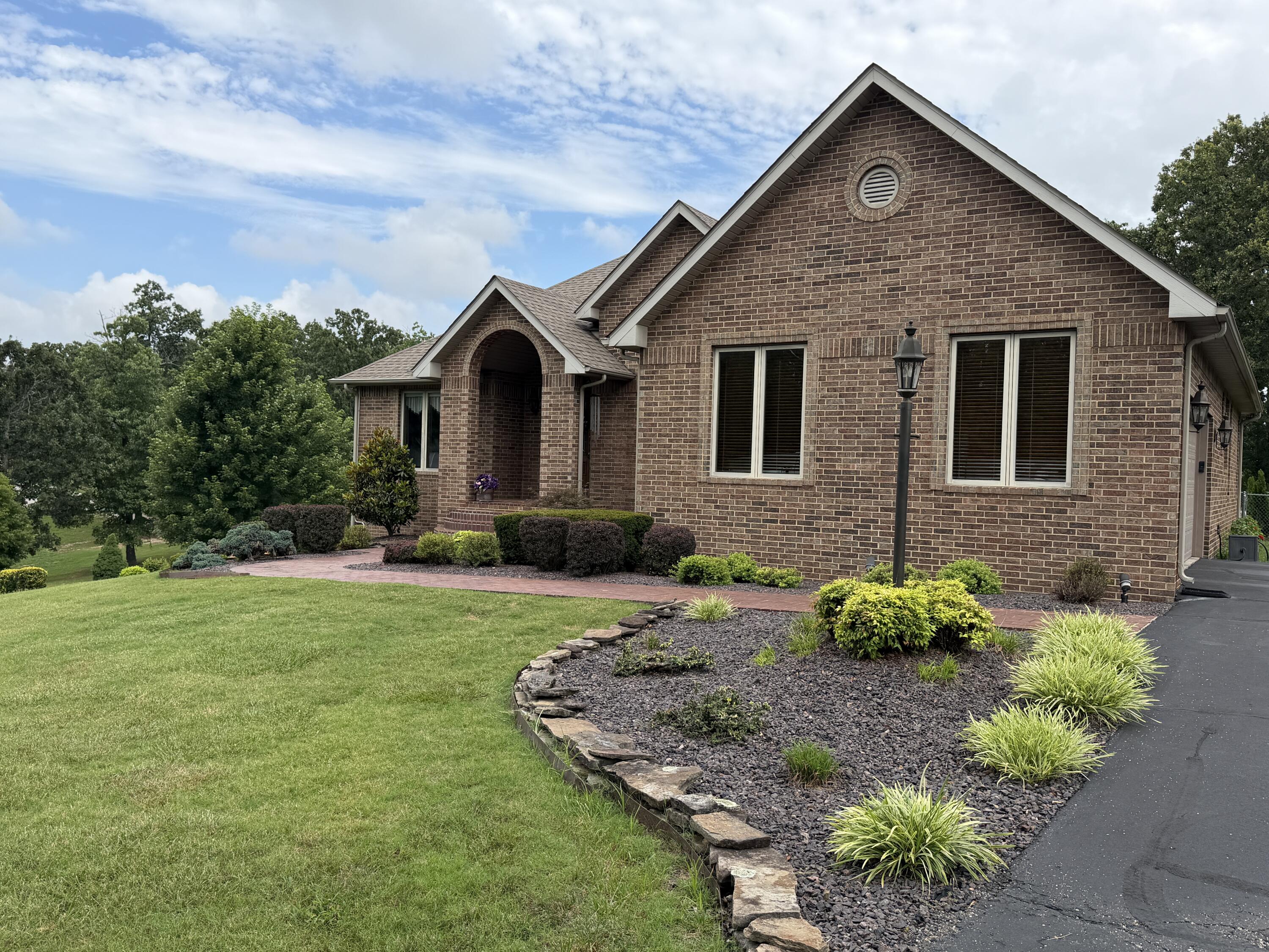 Photo of 10642 County Road 8070 West Plains MO 65775