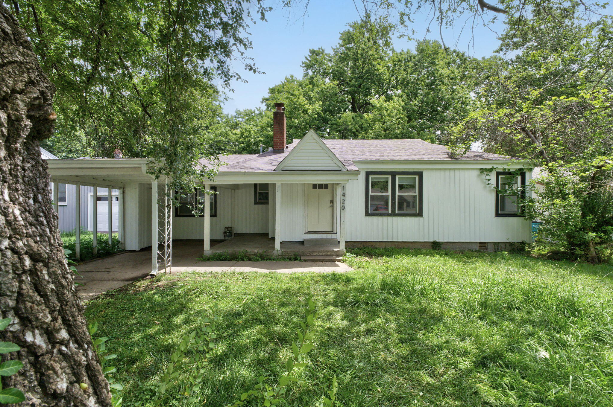 Photo of 1420 S Pickwick Avenue Springfield MO 65804