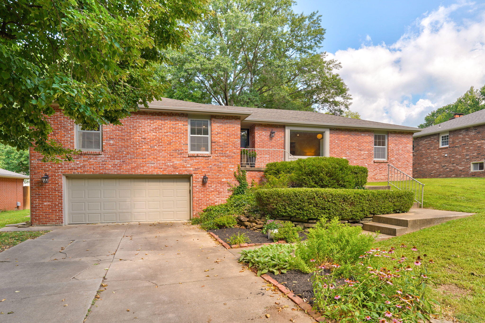 Photo of 2904 S Brentmoor Avenue Springfield MO 65804