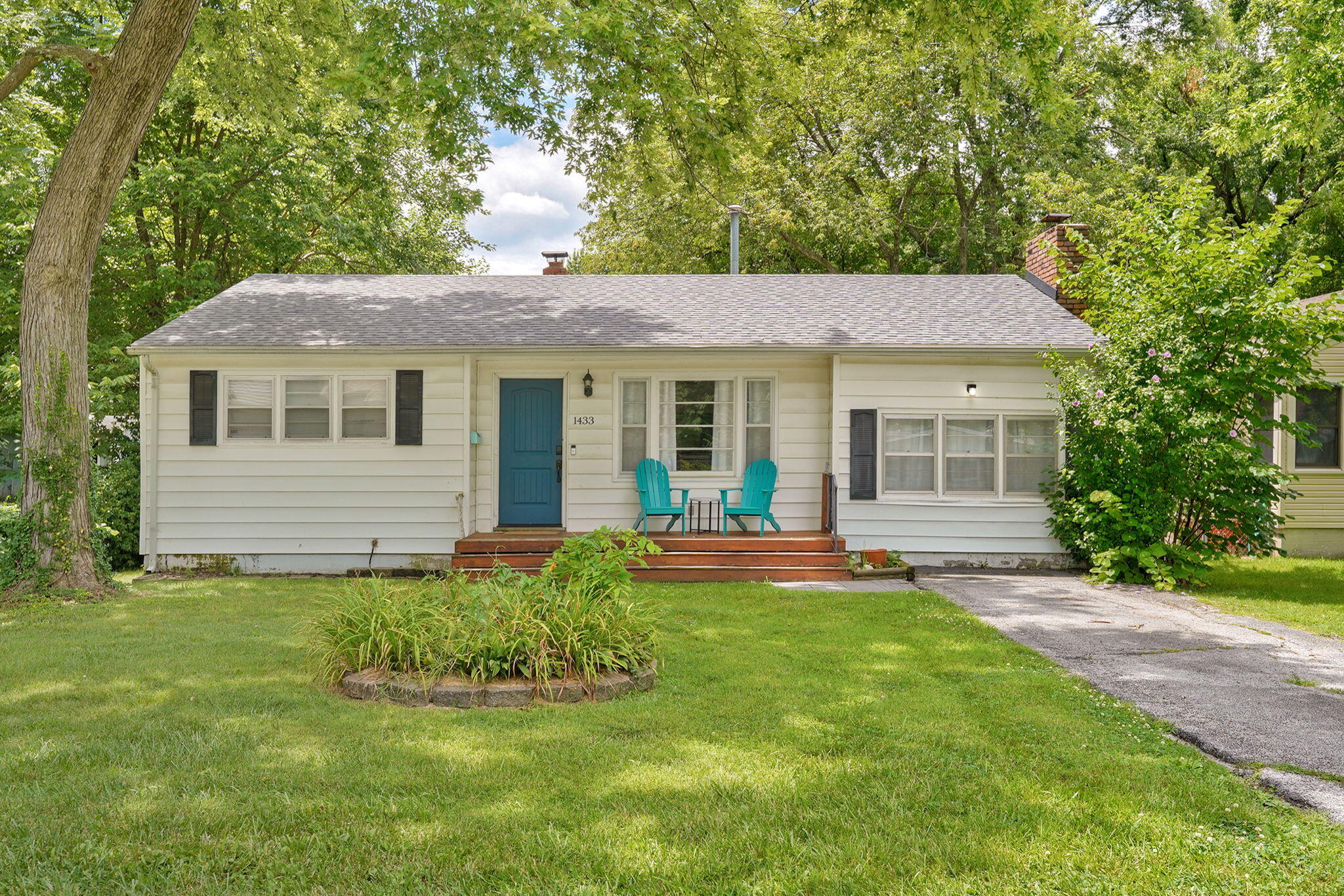 Photo of 1433 S Pickwick Avenue Springfield MO 65804