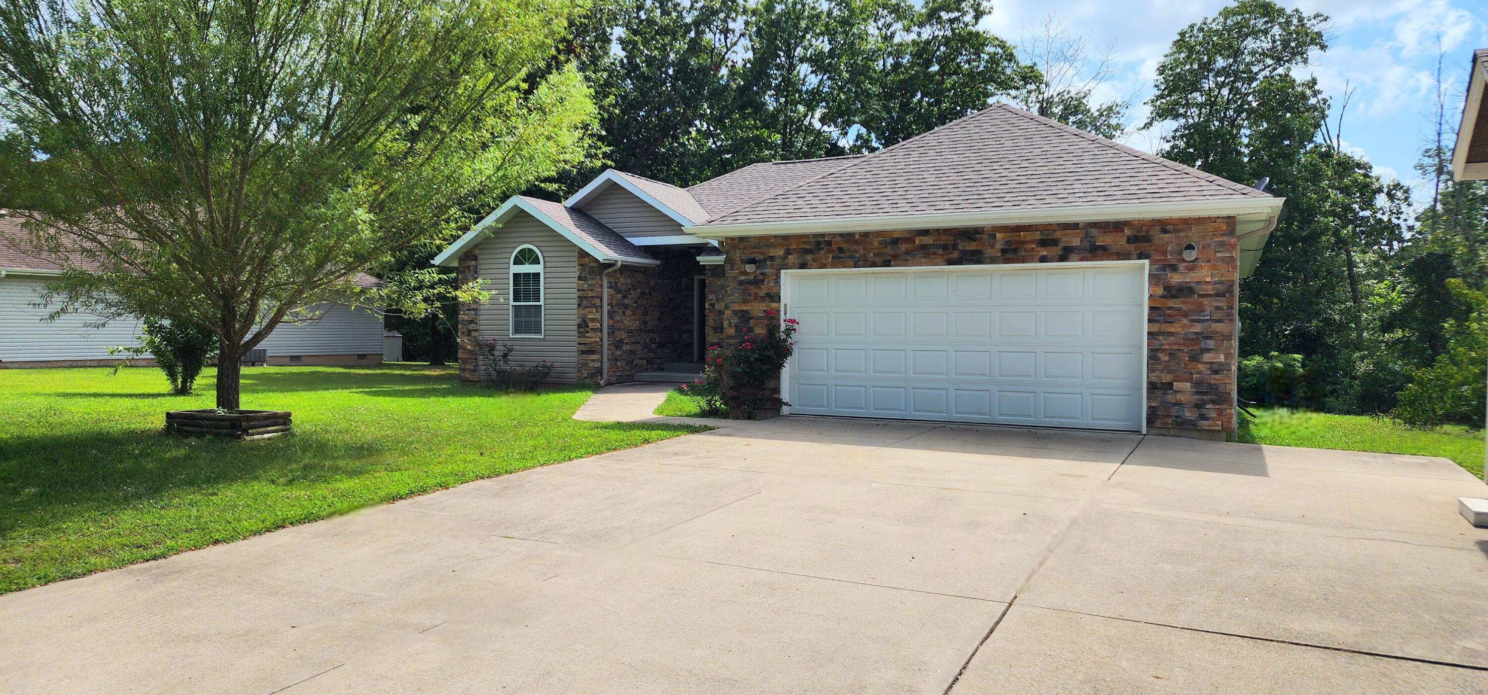 Photo of 231 Craig Street Reeds Spring MO 65737