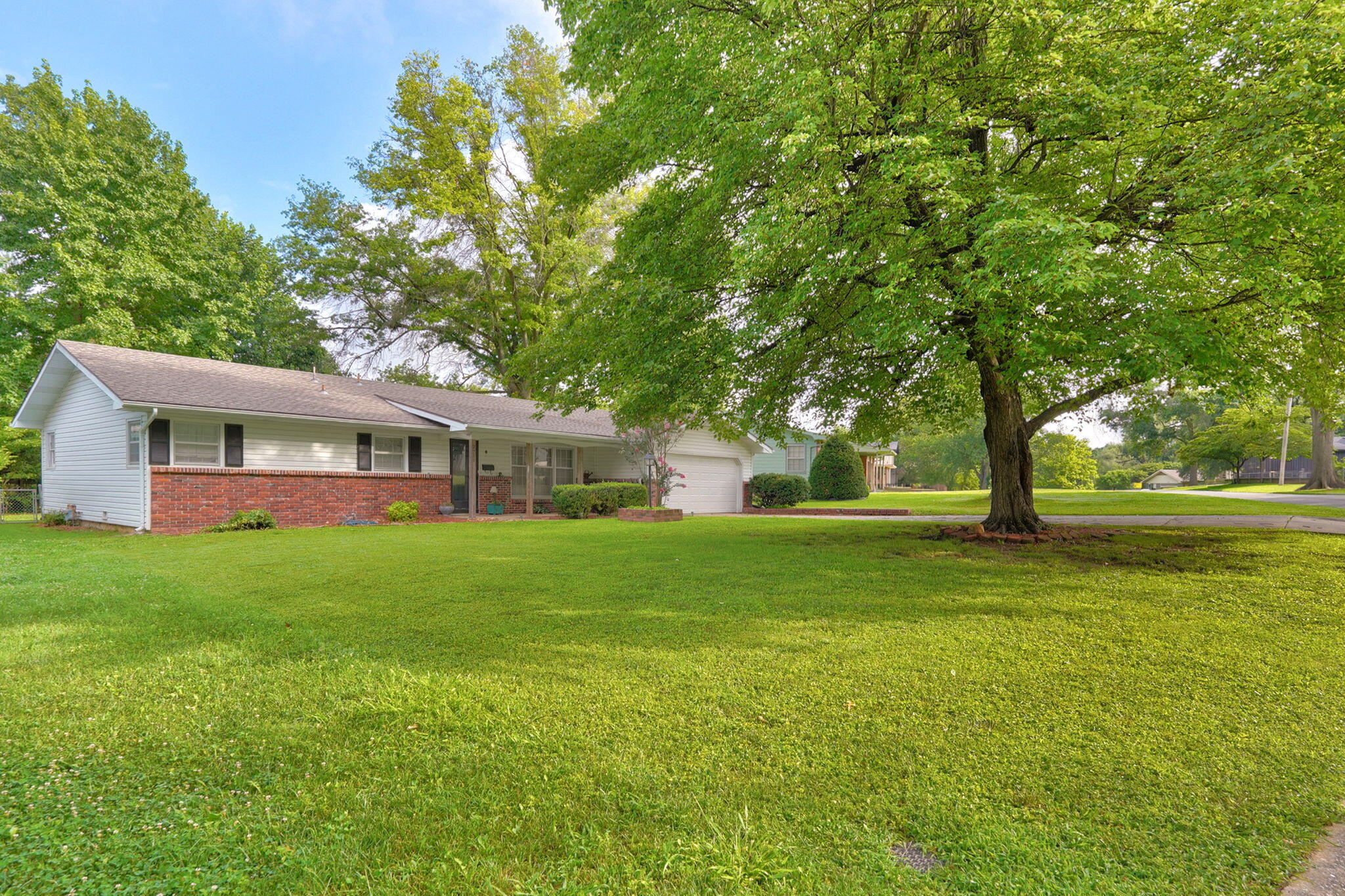 Photo of 2711 S Claremont Avenue Springfield MO 65804