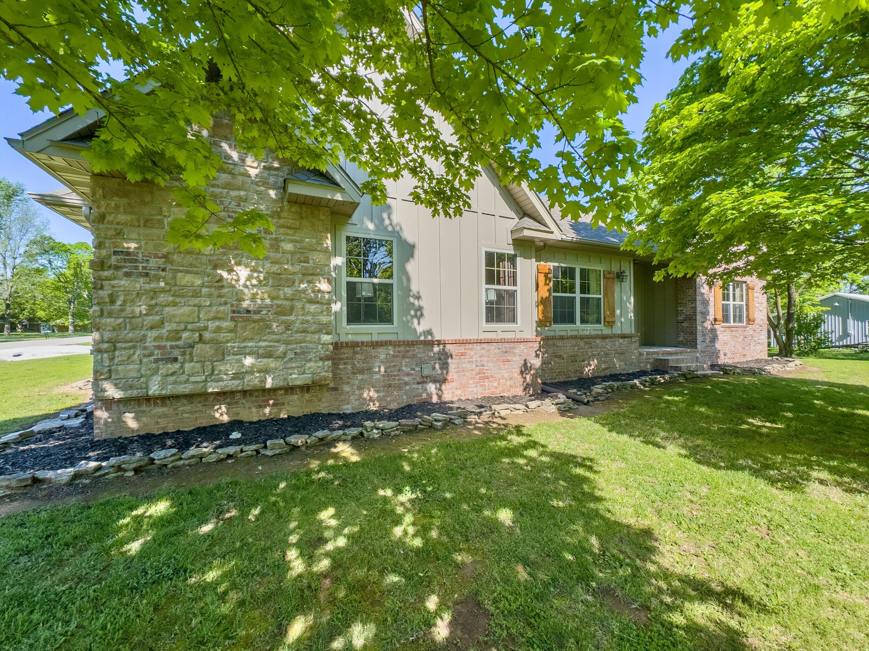 Photo of 555 E Farm Road 84 Springfield MO 65803