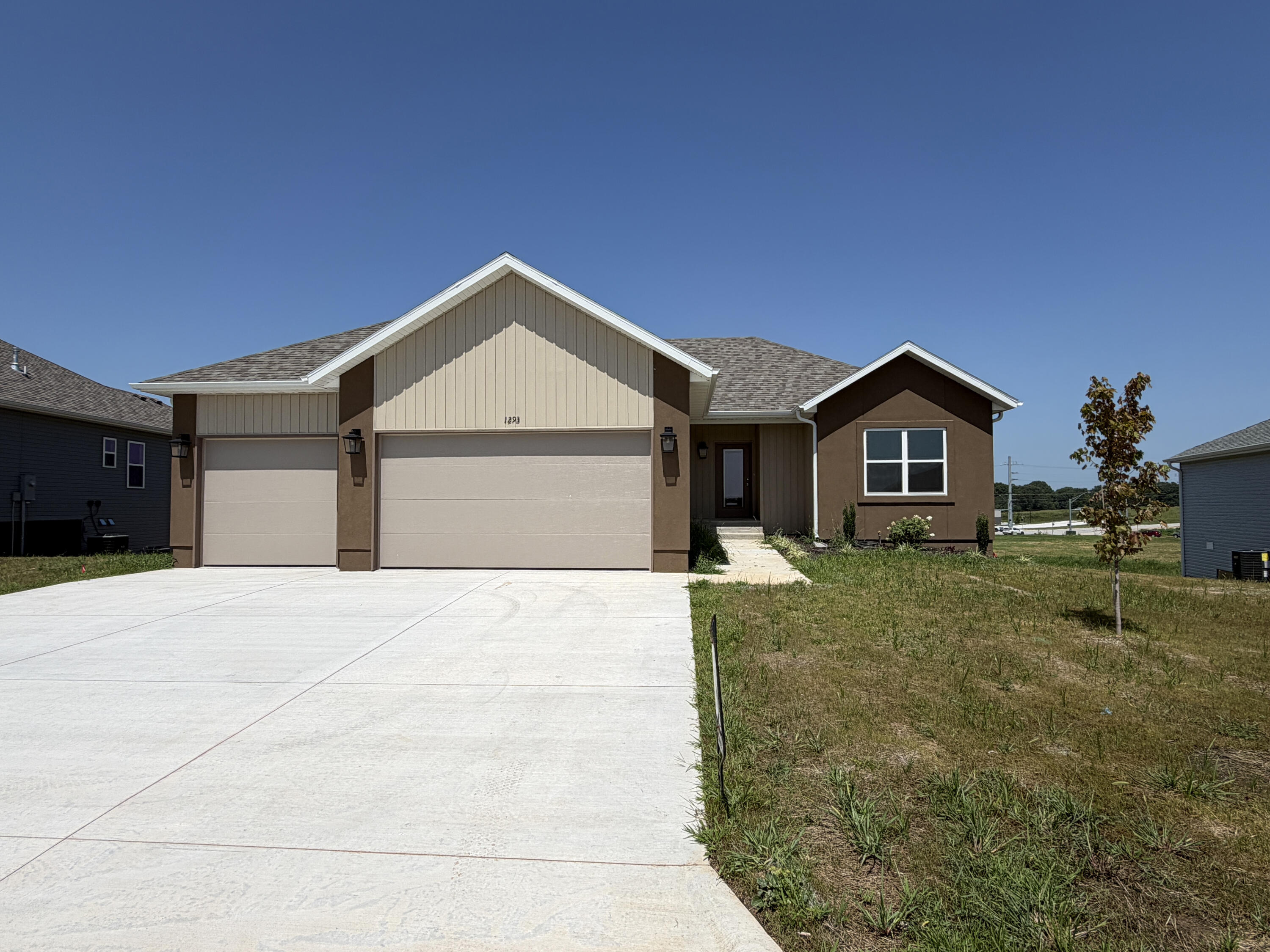 Photo of 1293 N Maxine Avenue Nixa MO 65714