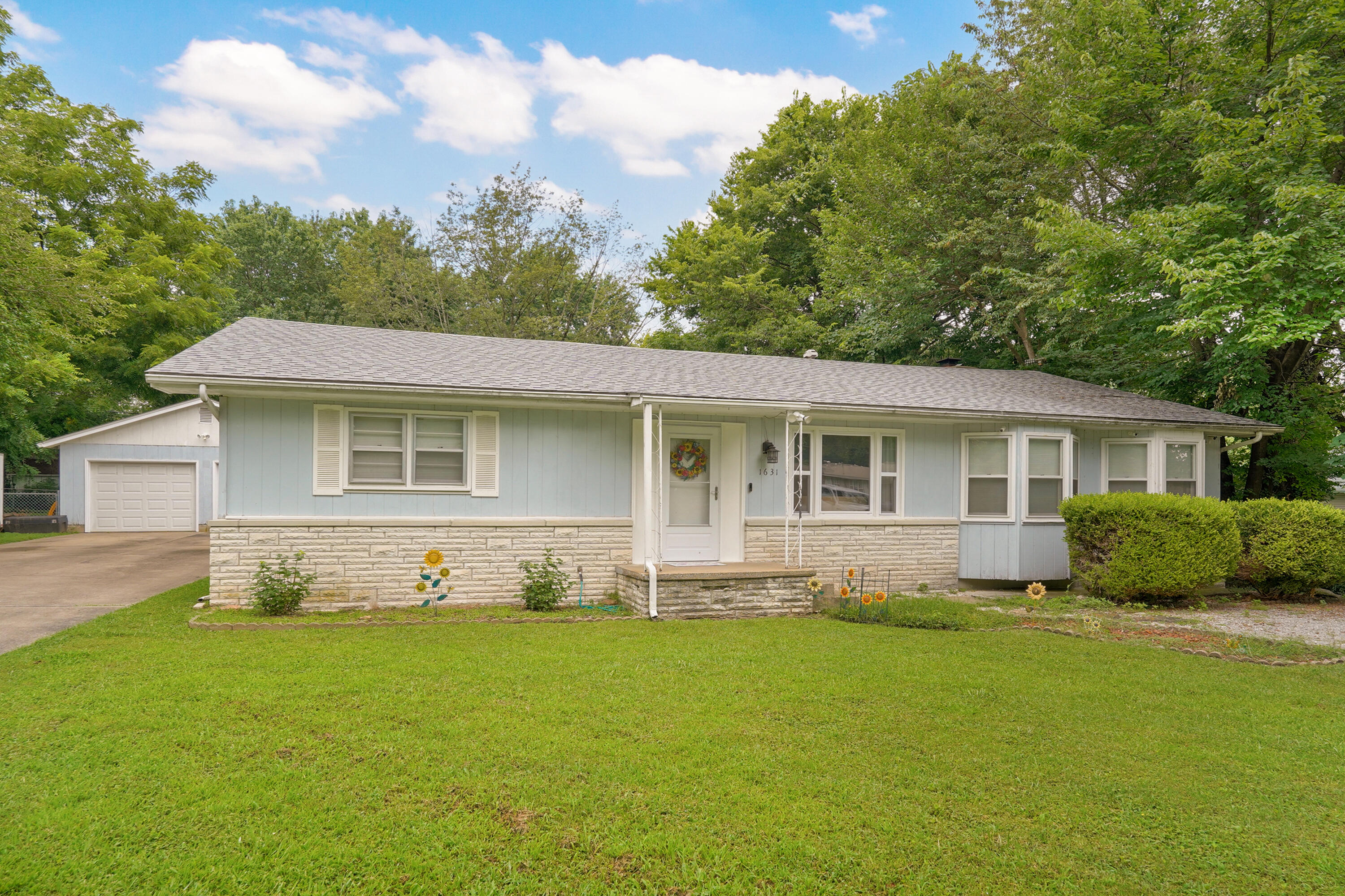 Photo of 1631 N Patterson Avenue Springfield MO 65803