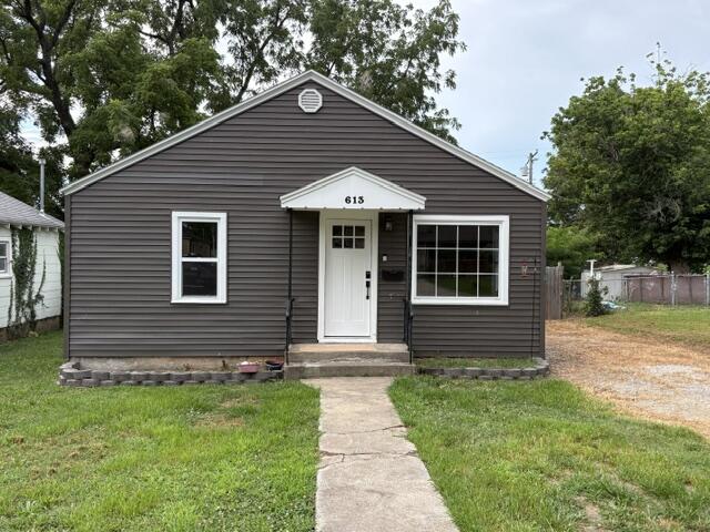 Photo of 613 E Highland Street Aurora MO 65605
