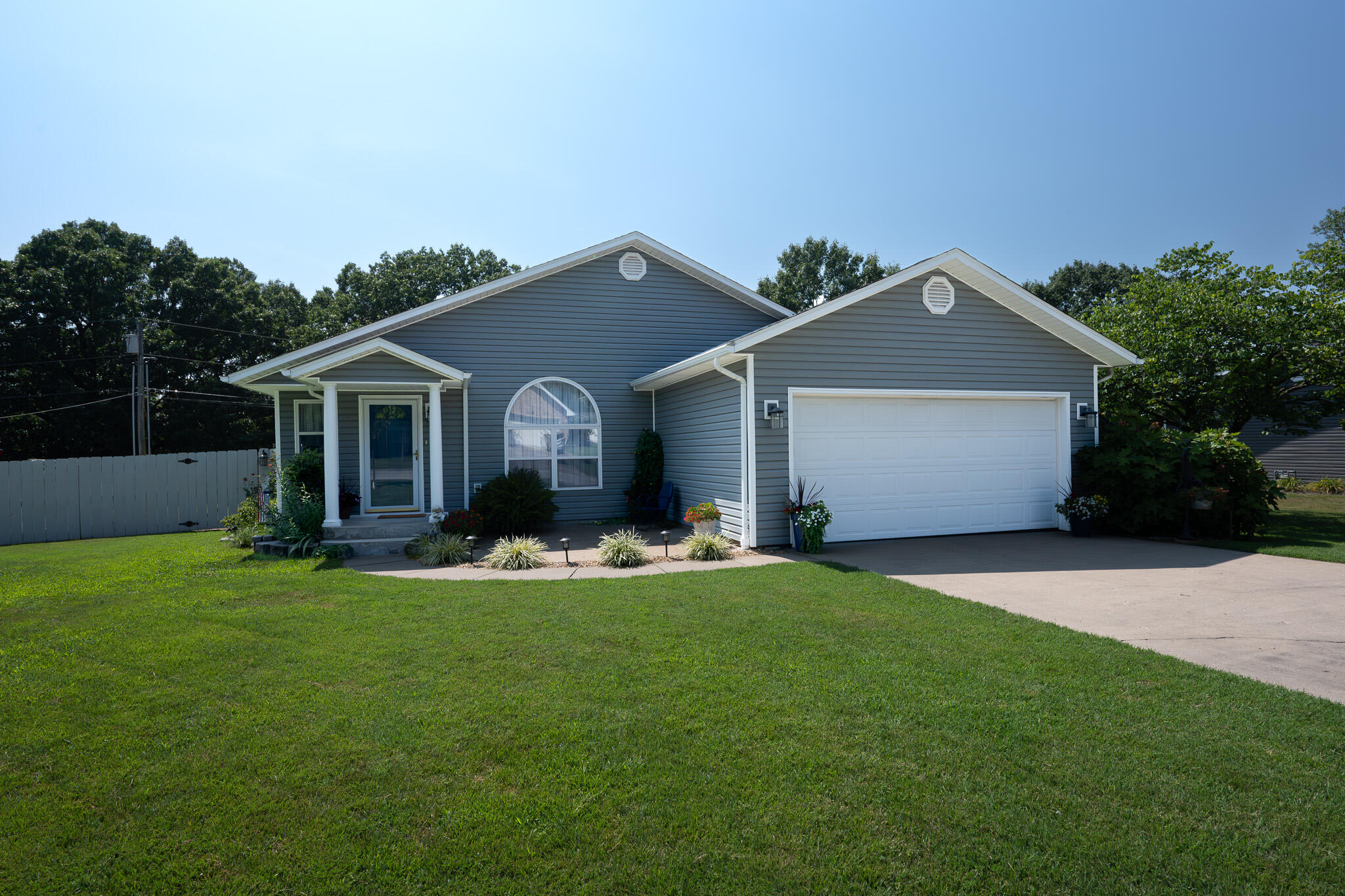 Photo of 806 Oak Hill Drive Mt Vernon MO 65712