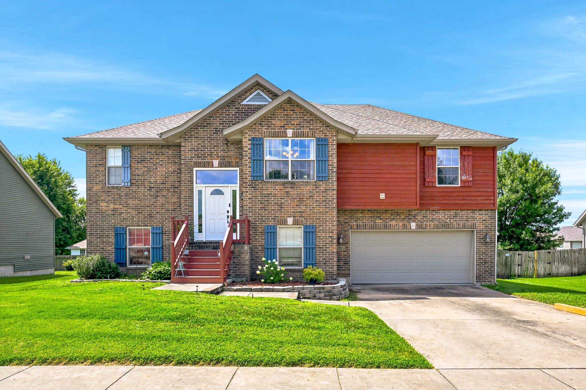 Photo of 1102 E Cobblestone Drive Ozark MO 65721