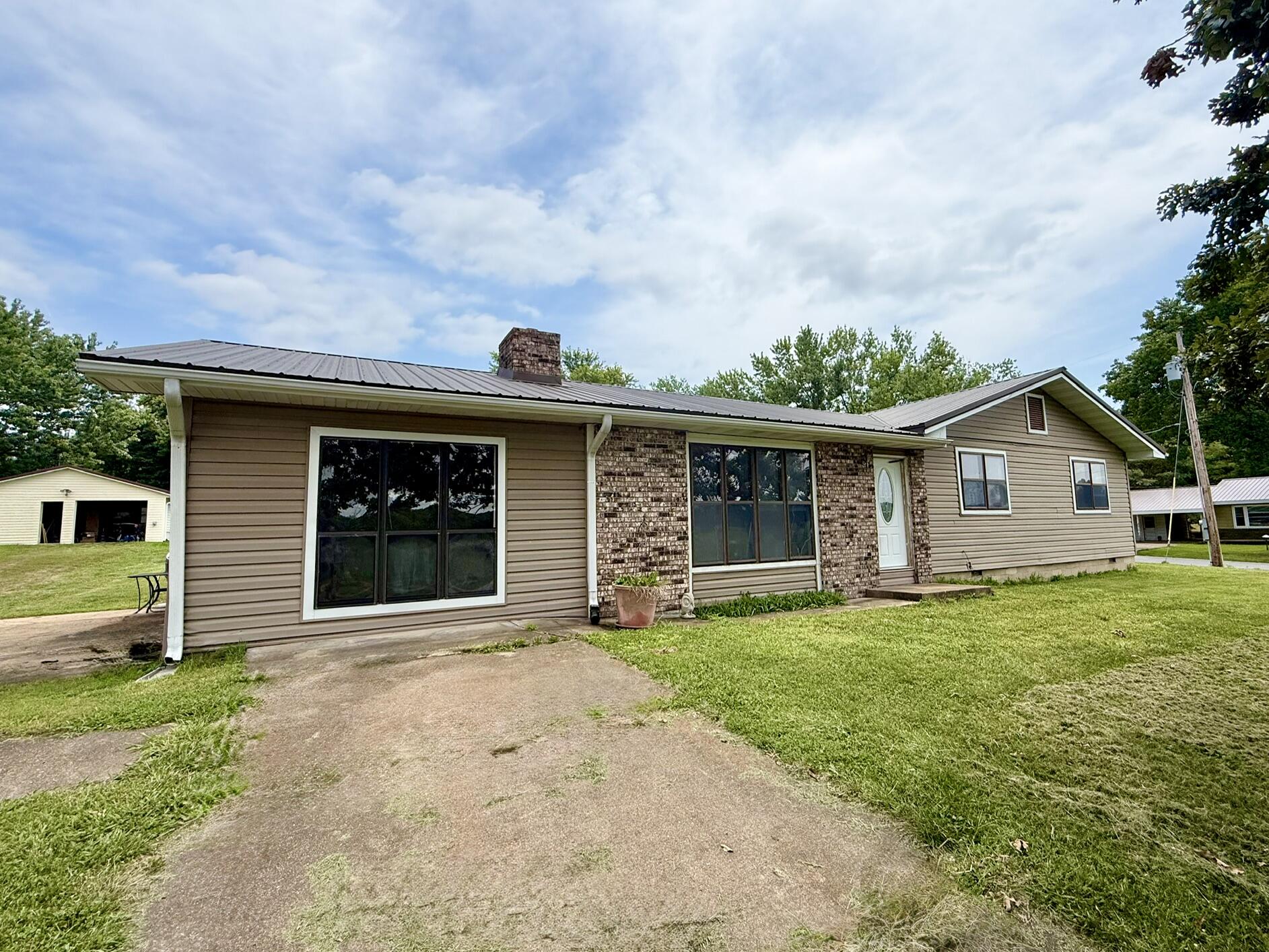 Photo of 136 S Airport Road Houston MO 65483