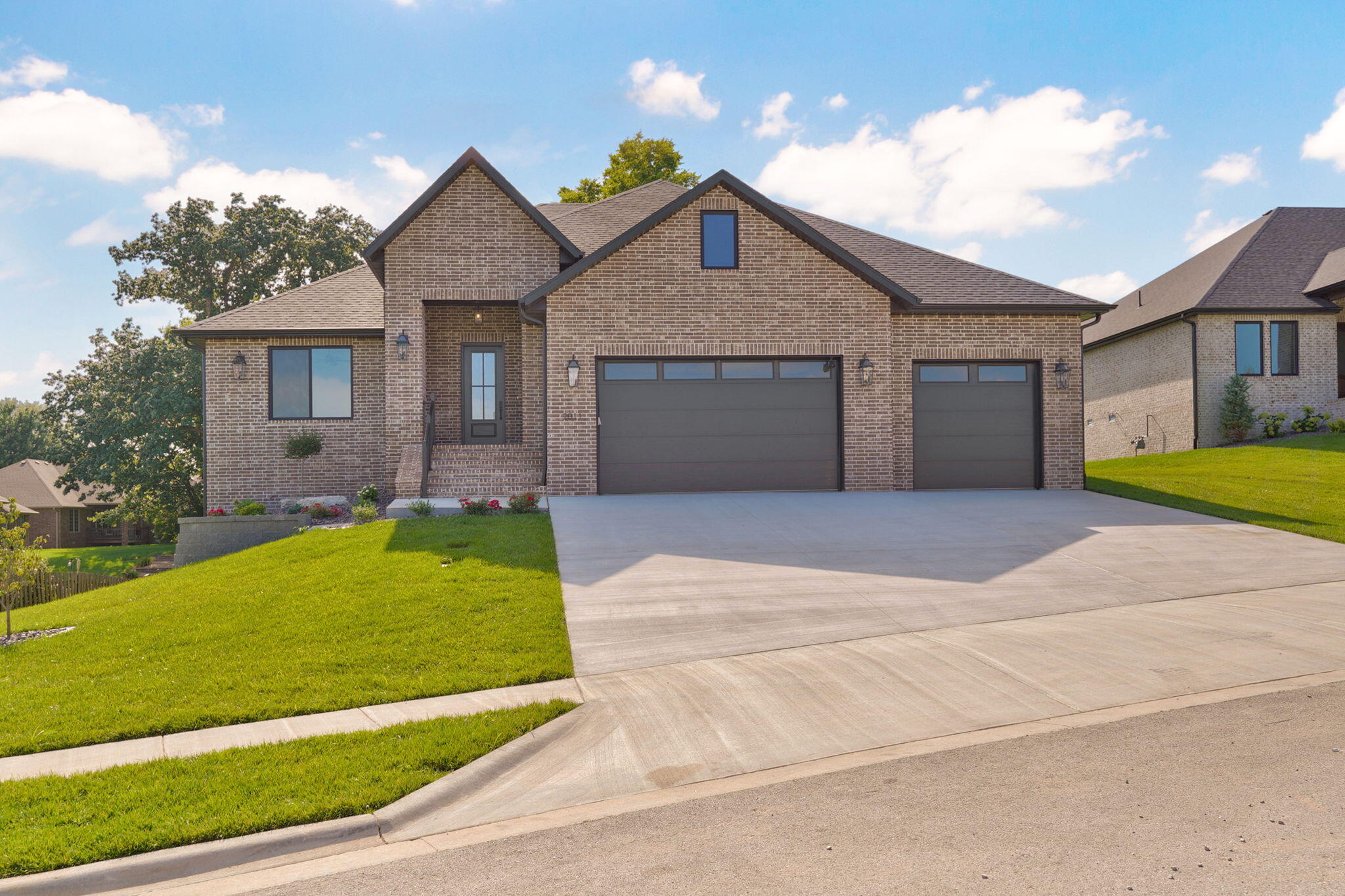 Photo of 2011 N Silver Charm Avenue Springfield MO 65802