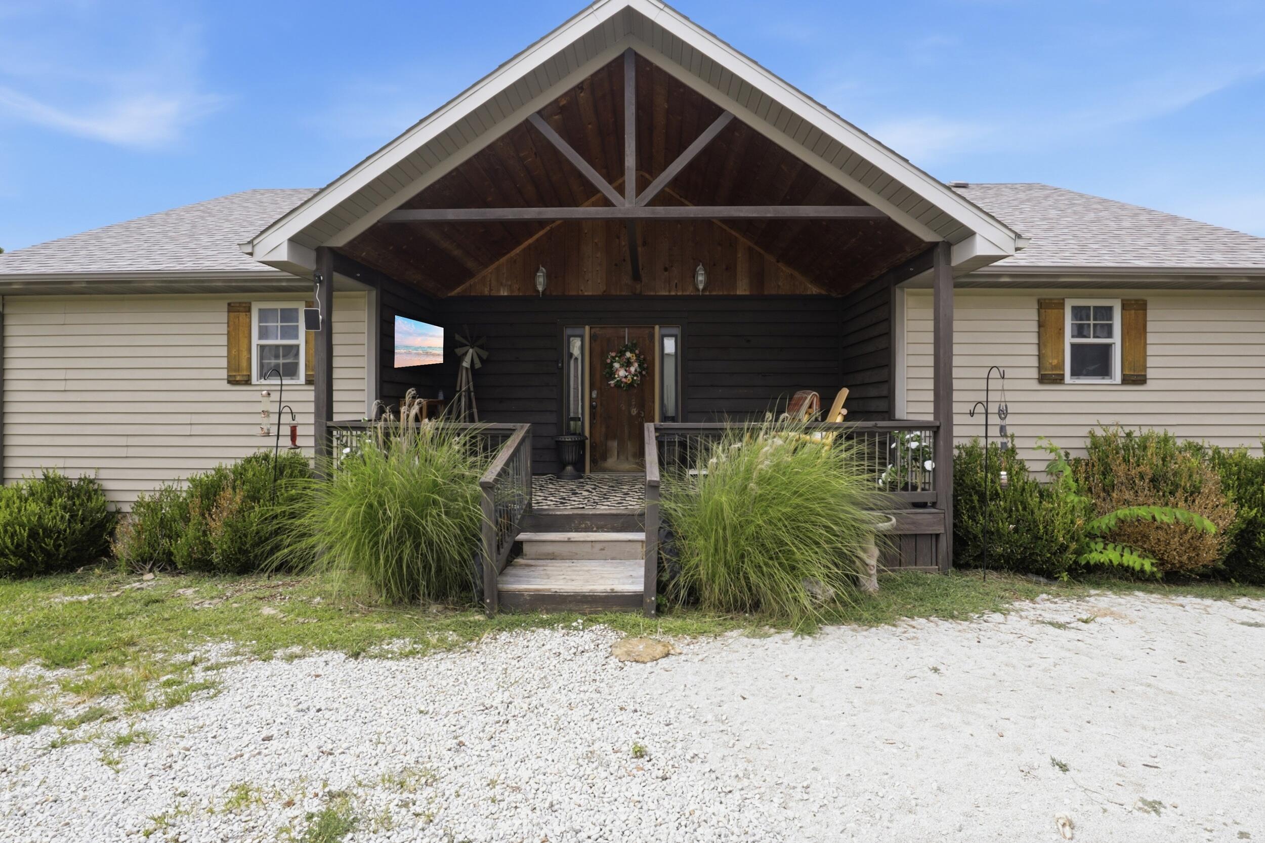 Photo of 16464 County Road 100 Wheatland MO 65779