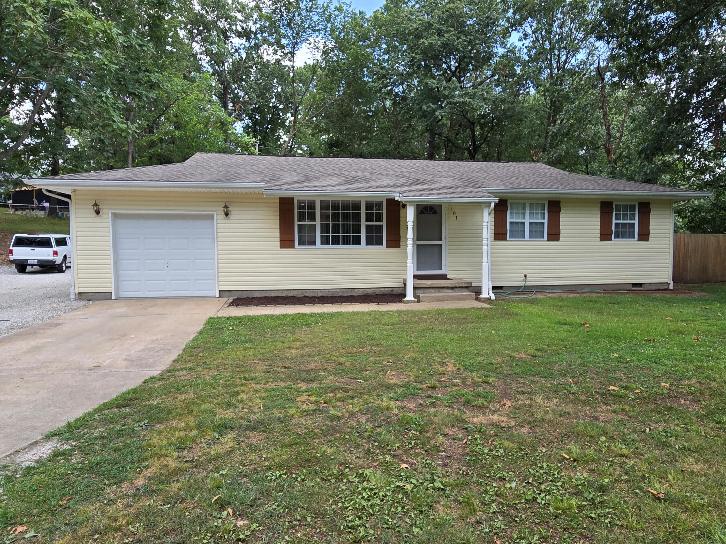 Photo of 101 Red Oak Loop Carl Junction MO 64834