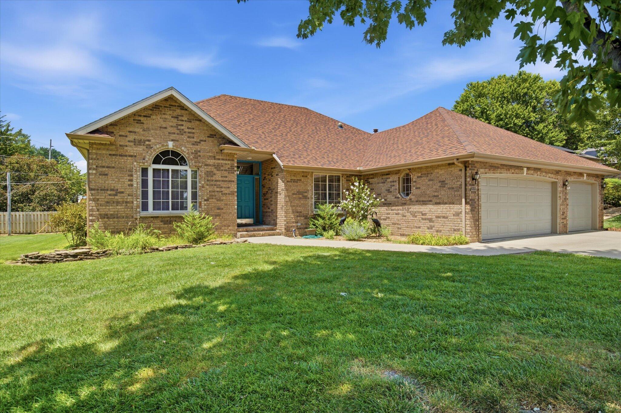 Photo of 909 E Maplewood Street Springfield MO 65807