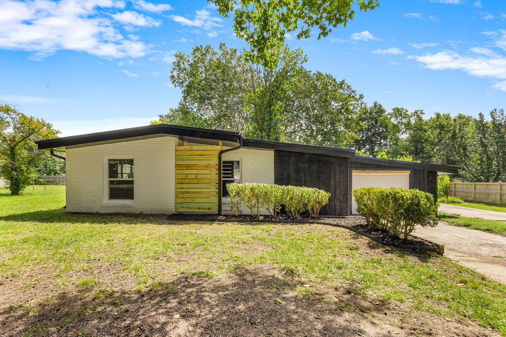 Photo of 230 N Blair Street Marshfield MO 65706