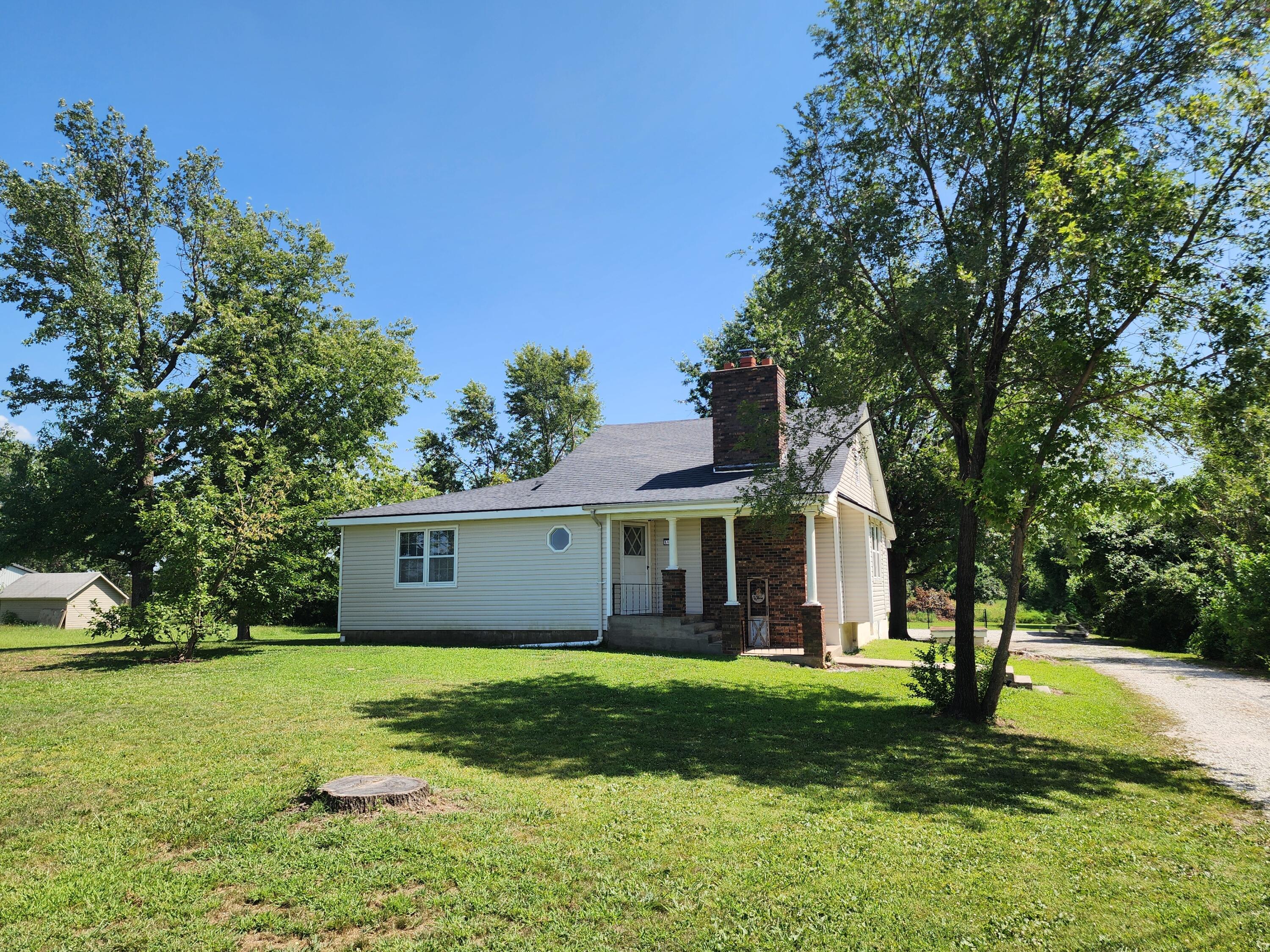 Photo of 1622 &1624 W Fairview Ave Avenue Carthage MO 64836