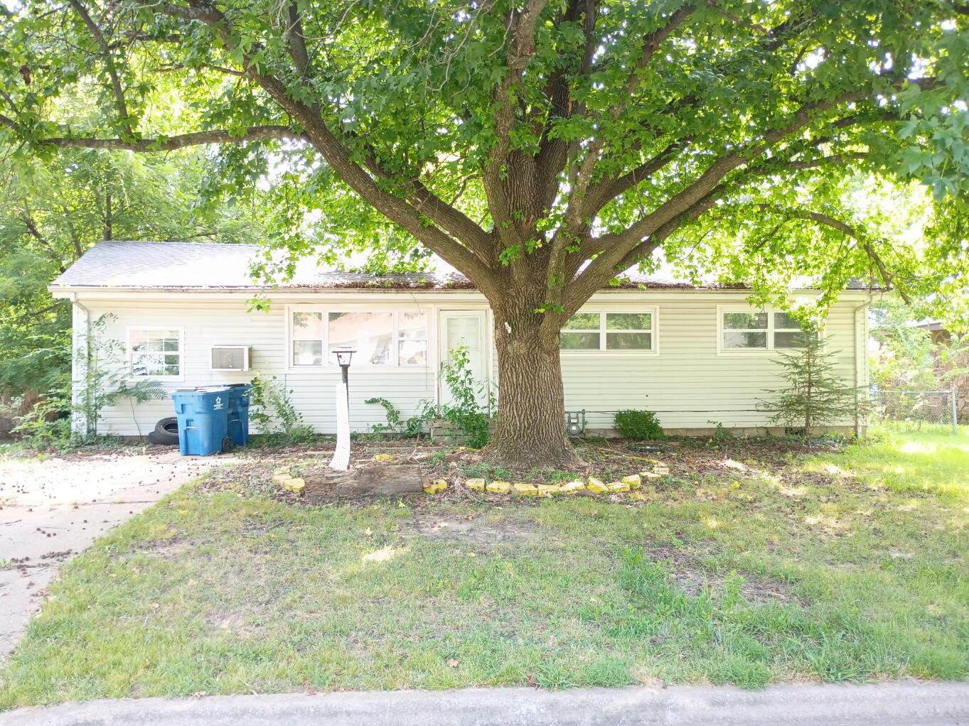 Photo of 1922 Southwood Lane Carthage MO 64836
