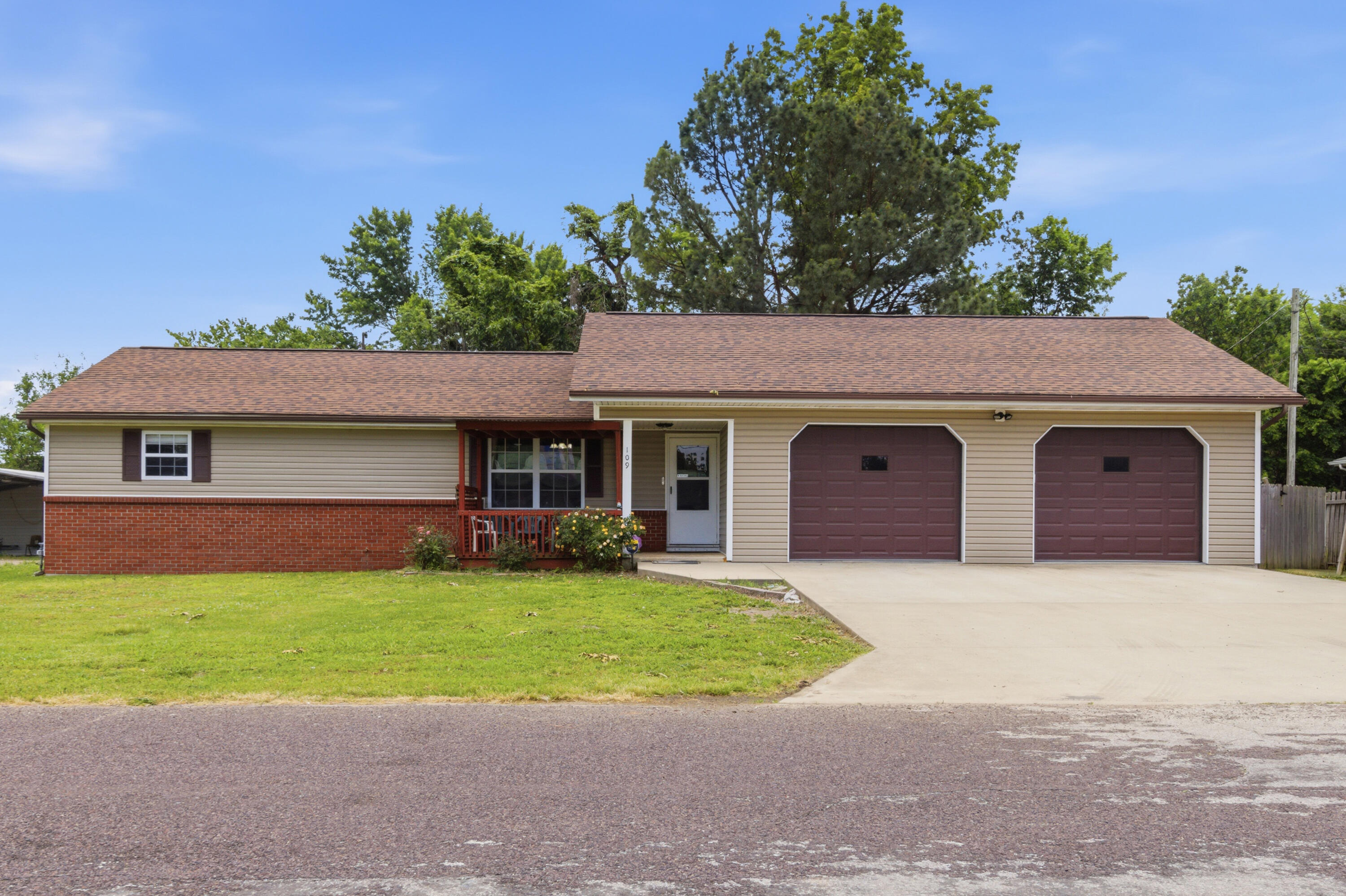 Photo of 109 Circle Drive Monett MO 65708