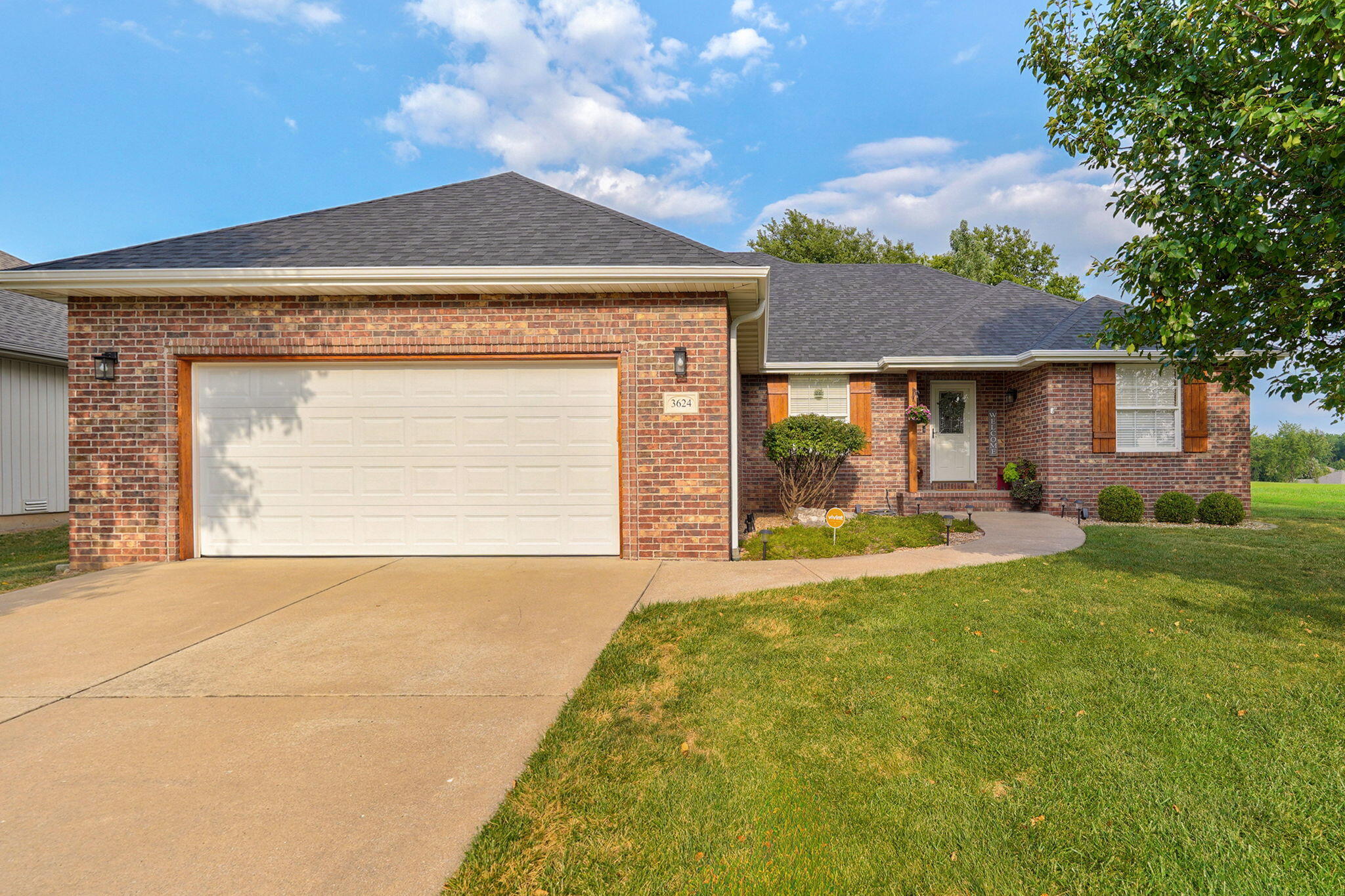 Photo of 3624 N Bridgewood Avenue Springfield MO 65803
