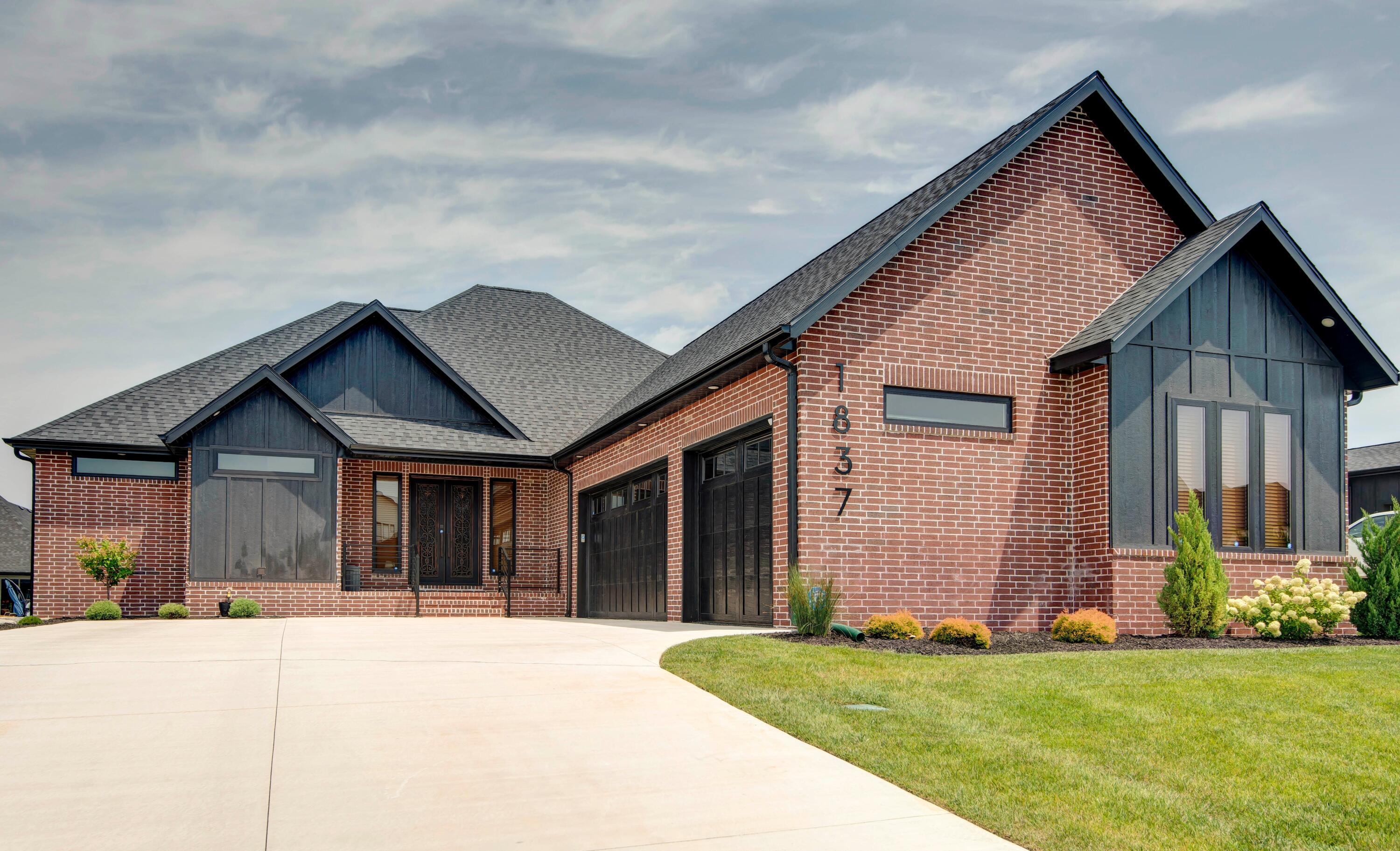 Photo of 1837 E Cobblestone Drive Ozark MO 65721