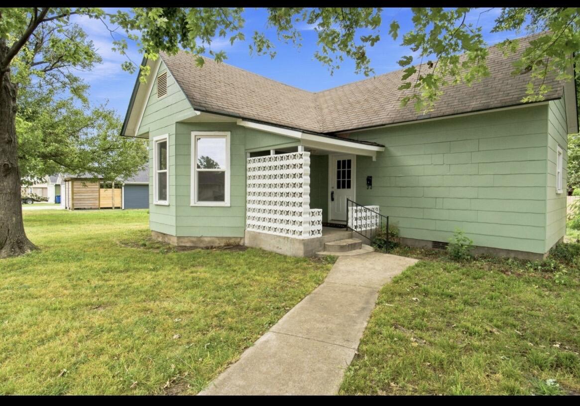 Photo of 309 S Locust Street Carterville MO 64835