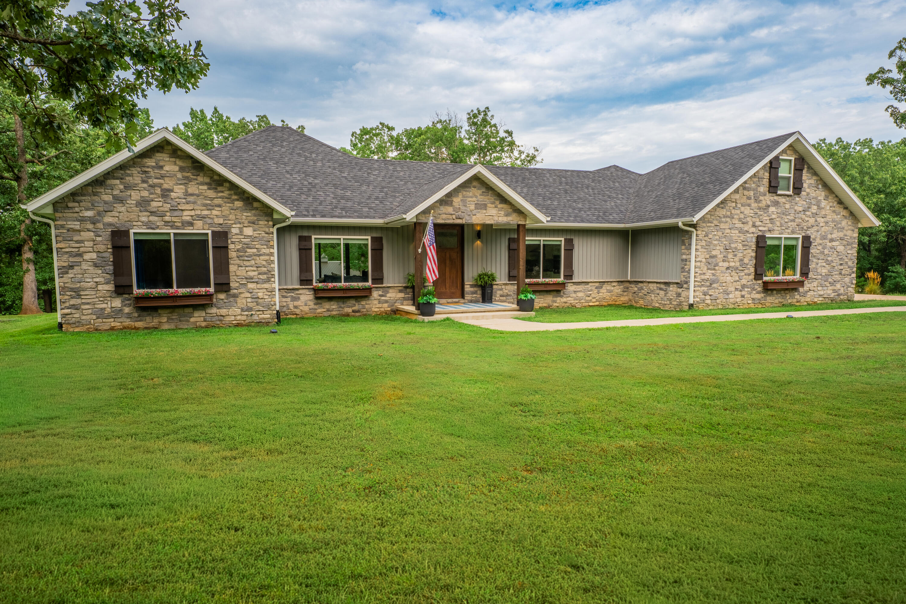 Photo of 631 Buena Vista Parkway Strafford MO 65757