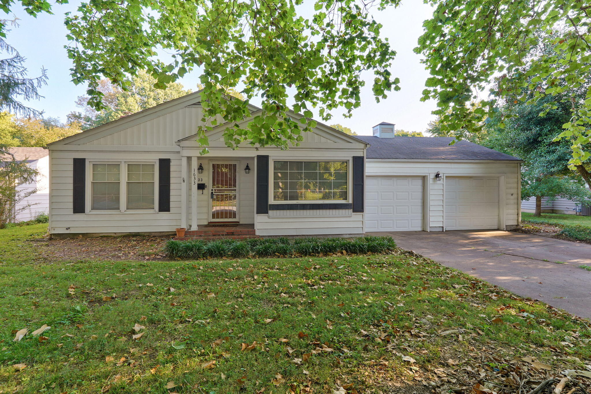 Photo of 1633 E Bennett Street Springfield MO 65804