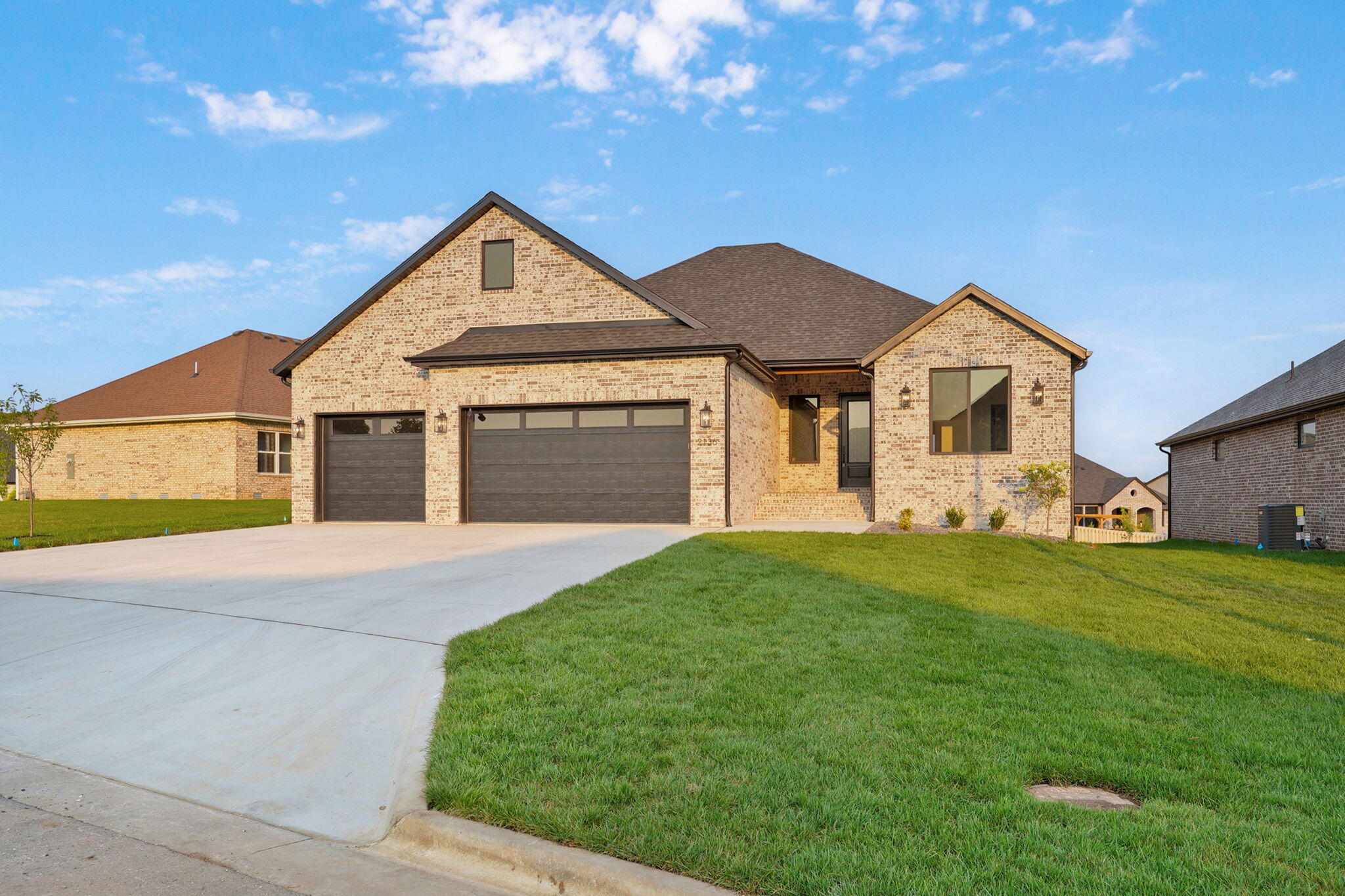 Photo of 2136 N Sun Valley Drive Springfield MO 65802